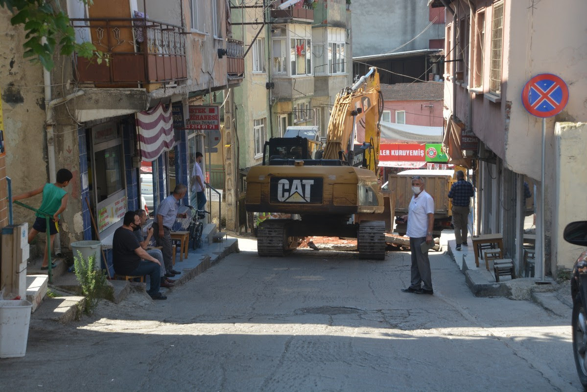 TAVŞANTEPE  CADDESİ, HIZLA YENİLENDİ