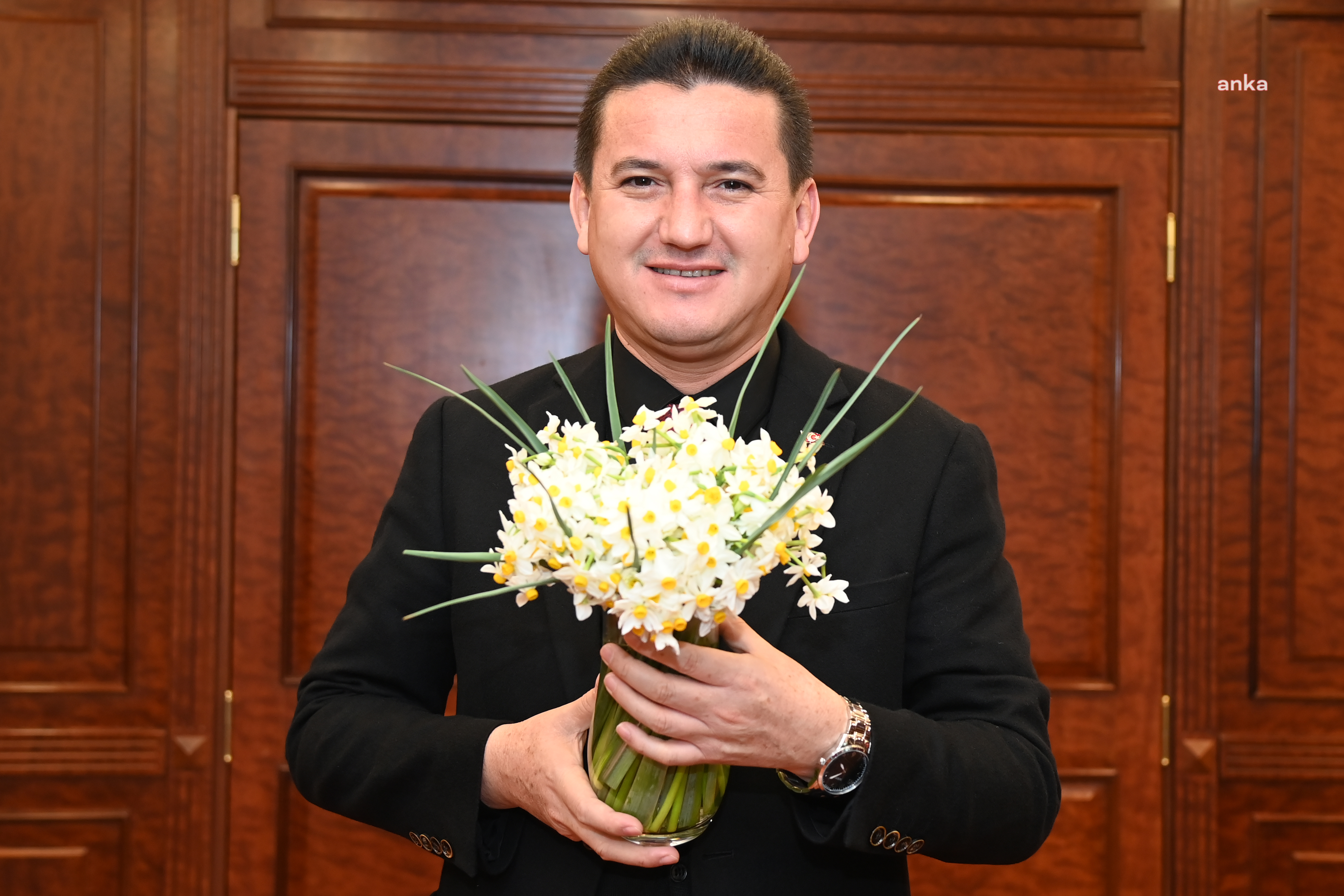 KUMLUCA’DA YILIN İLK NERGİSLERİ AÇTI