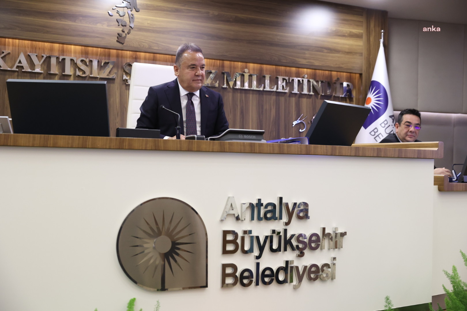 ANTALYA BÜYÜKŞEHİR'İN 2023 YILI TASLAK BÜTÇESİ OYBİRLİĞİYLE KABUL EDİLDİ