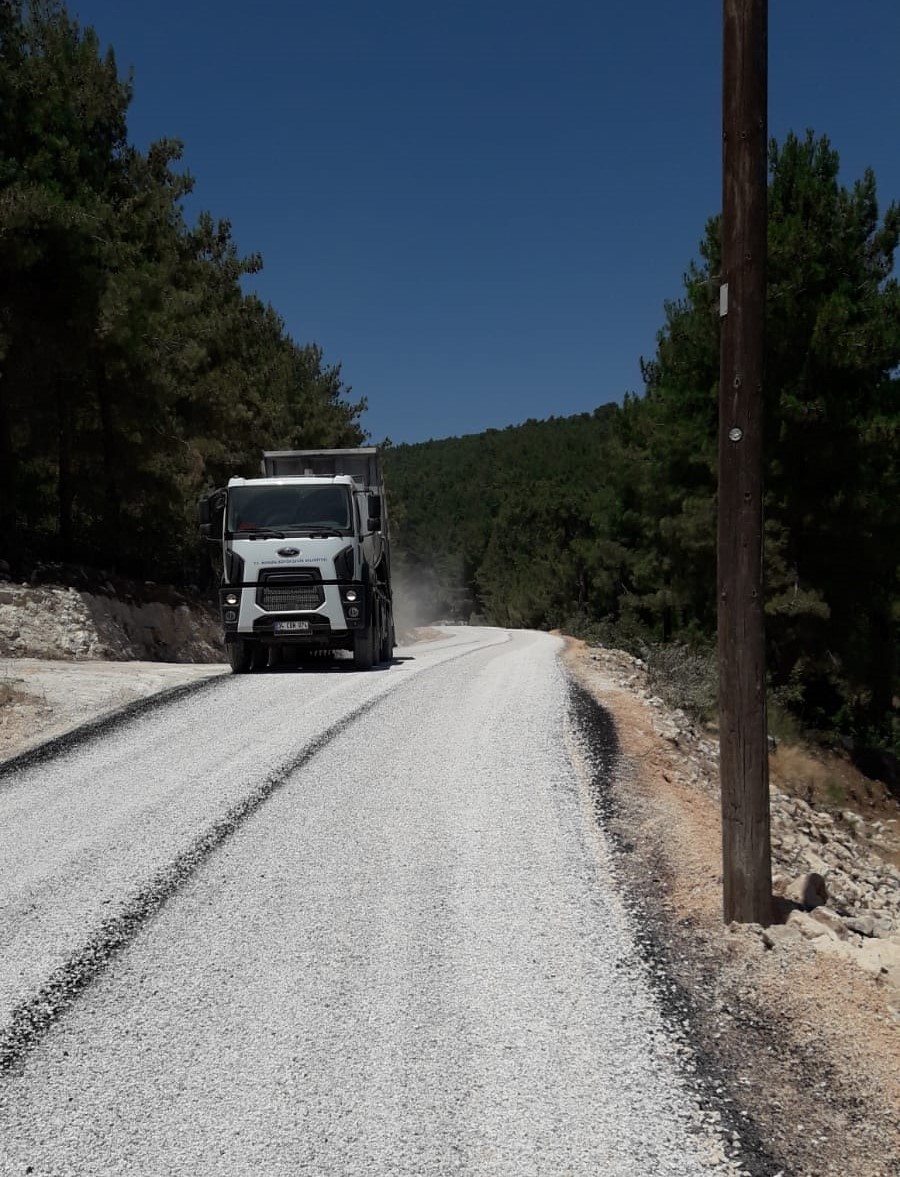 MERSİN BÜYÜKŞEHİR, SİLİFKE’DE ASFALT ÇALIŞMALARINA DEVAM EDİYOR