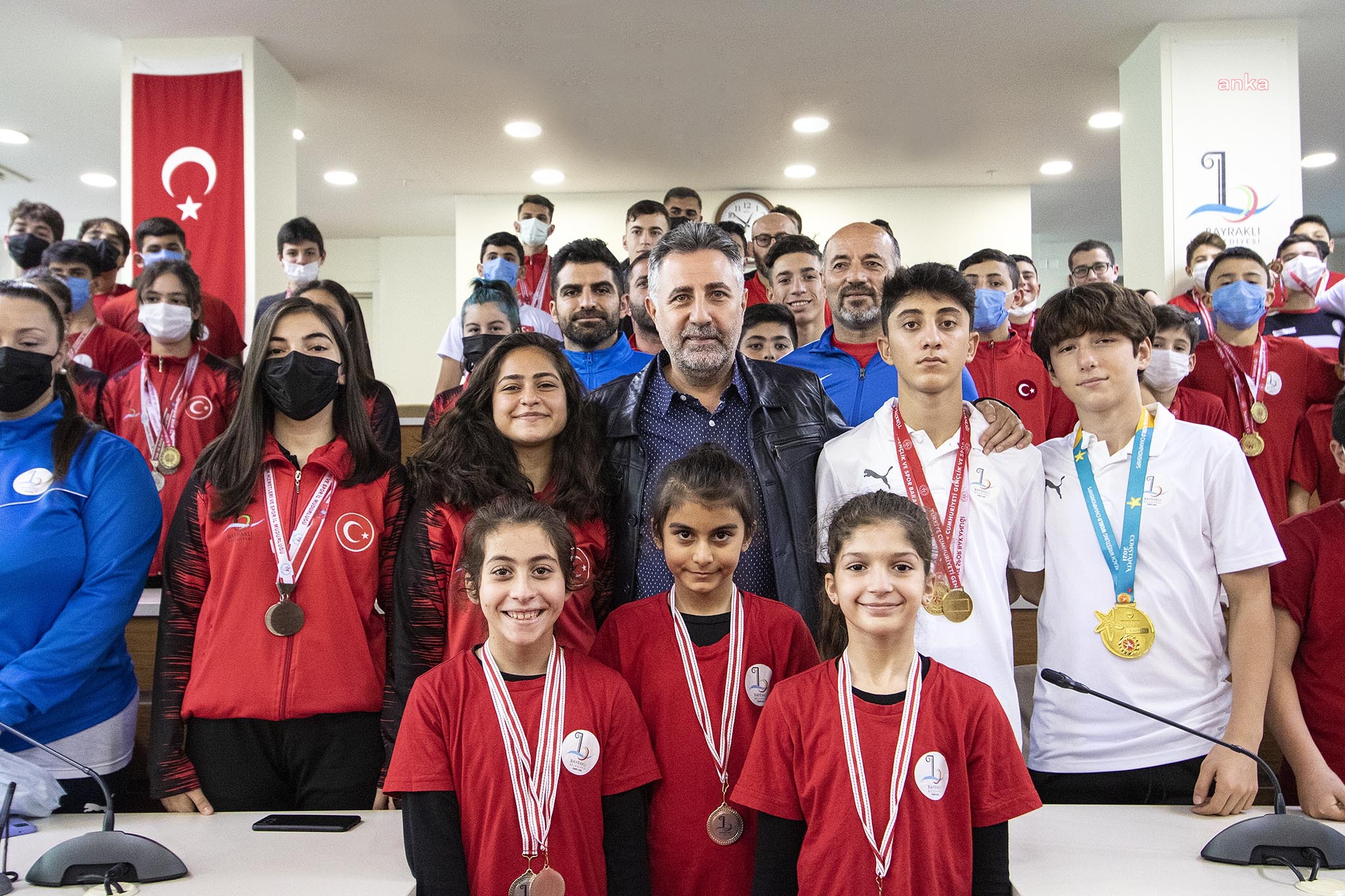 BAYRAKLI BELEDİYESİ SPORCULARINDAN 3 YILDA 666 MADALYA