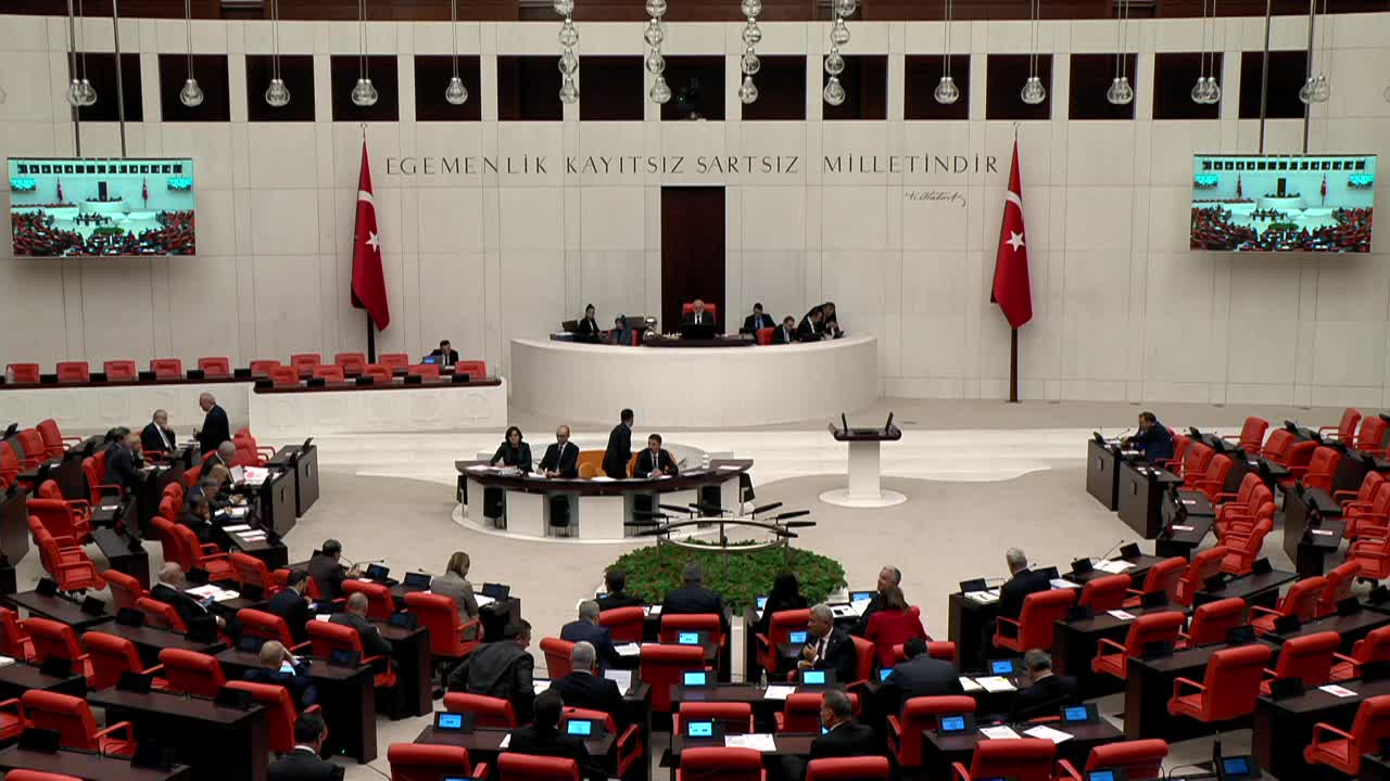 SAADET PARTİLİ KARADUMAN: "TEFECİLERE, YANDAŞ MÜTEAHHİTLERE GÜNDE 3 ÖĞÜN BU MİLLETİN VERGİLERİ AKTARILIRKEN OKULLARDA ÇOCUKLARIMIZA BİR ÖĞÜN DAHİ ÇOK GÖRÜLÜYOR"