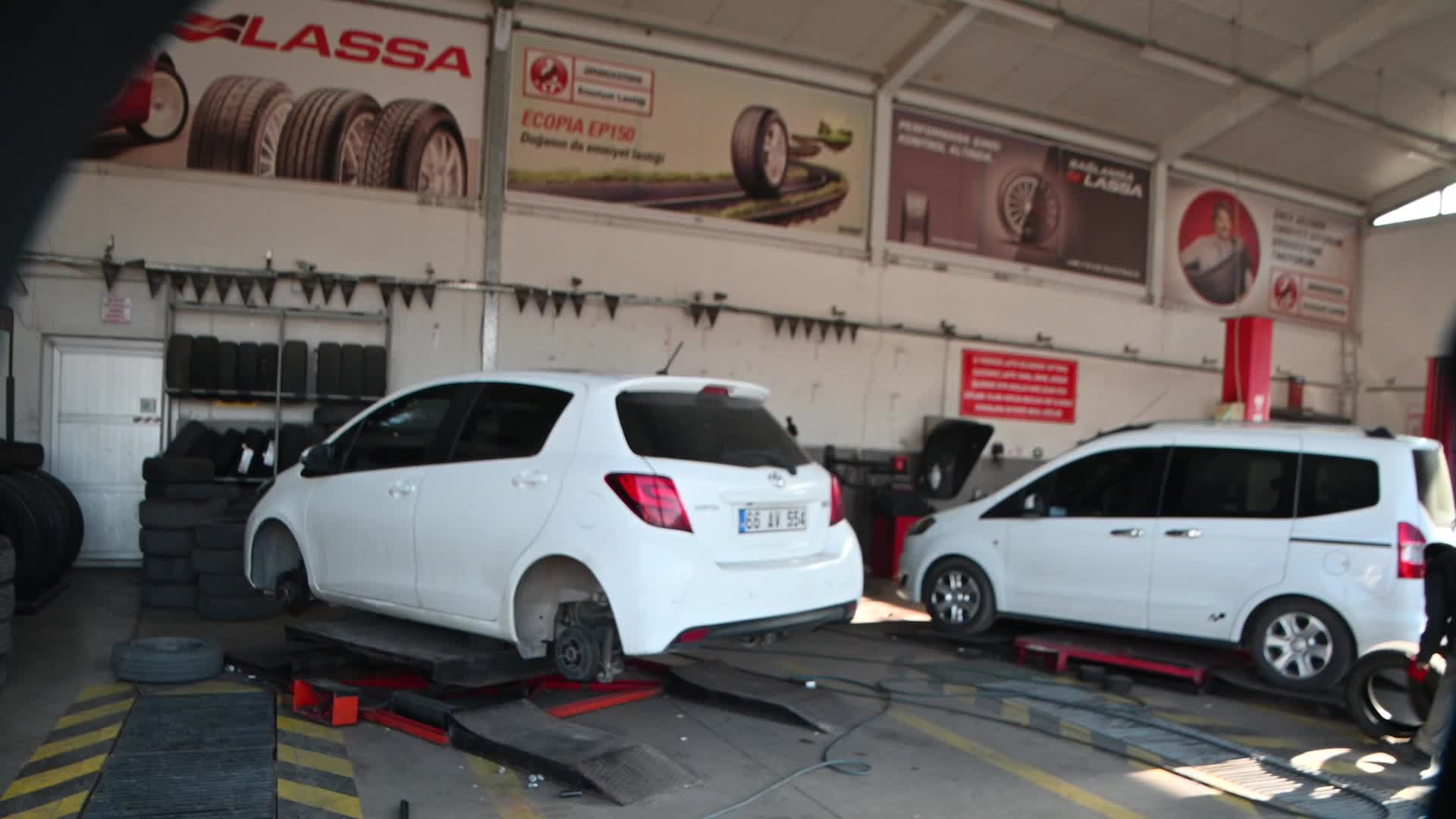 YOZGAT ŞOFÖRLER VE OTOMOBİLCİLER ESNAF ODASI BAŞKANI: "HUSUSİ ARAÇLARA DA KAR LASTİĞİ TAKMA MECBURİYETİ GETİRİLMESİ LAZIM"