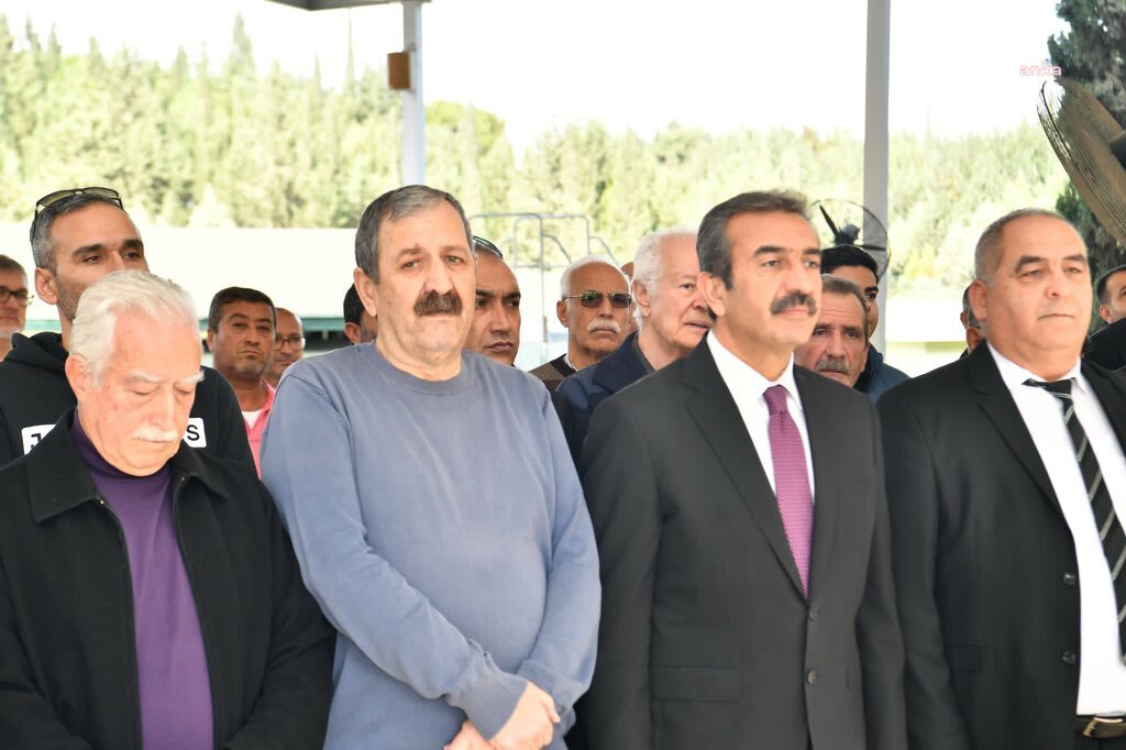 GAZETECİ DOĞAN GÜLBASAR’IN ANNESİ ÇUKUROVA’DA TOPRAĞA VERİLDİ