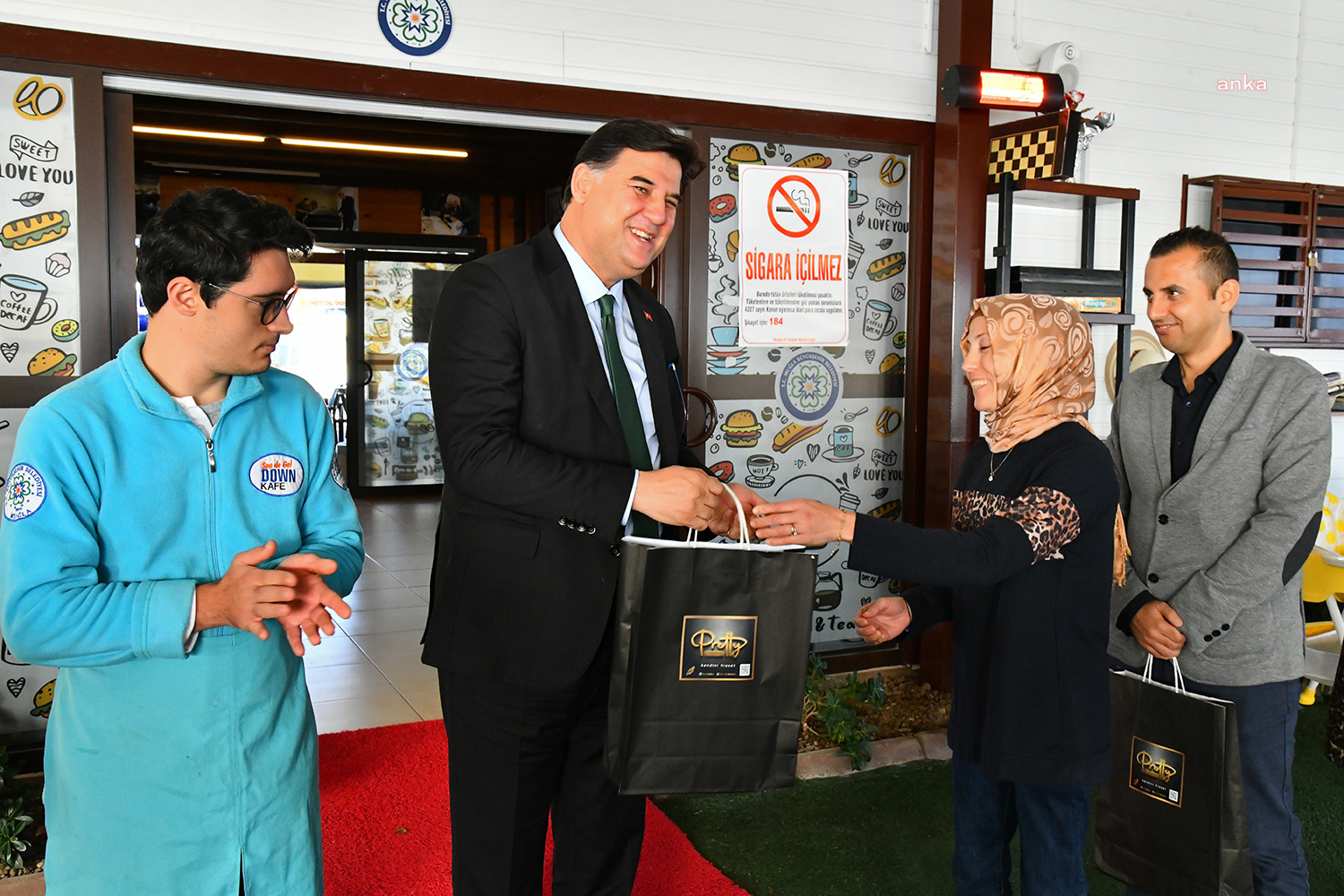 FETHİYE BELEDİYE BAŞKANI KARACA, ÖZEL GEREKSİNİMLİ PERSONELLE DÜZENLEDİĞİ KAHVALTIDA BULUŞTU