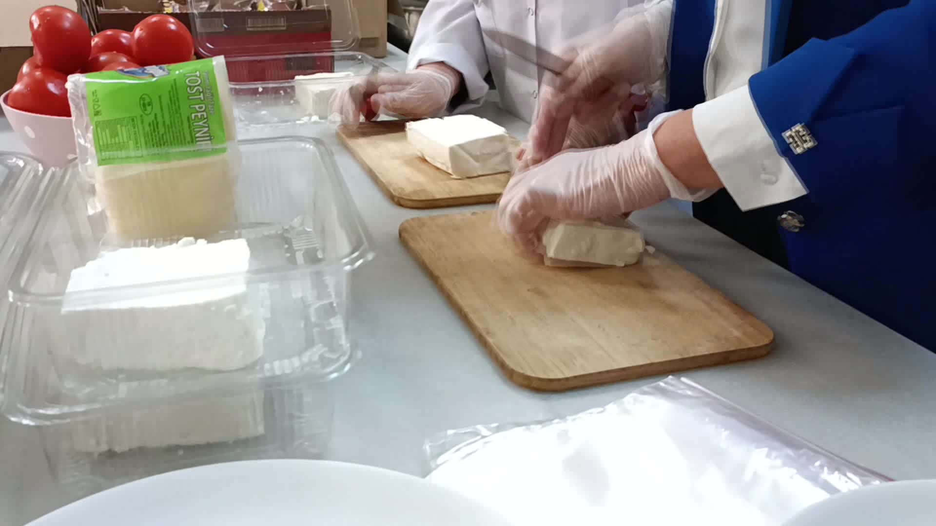 SAFRANBOLU BELEDİYE BAŞKANI KÖSE: ‘‘KEŞKE ÜLKEMİZDEKİ EKONOMİK KOŞULLAR İYİ OLSAYDI DA BİZİM DE ÖĞRENCİLERE BESLENME ÇANTASI GİBİ BİR PROJE YAPMAYA İHTİYACIMIZ OLMASAYDI’’