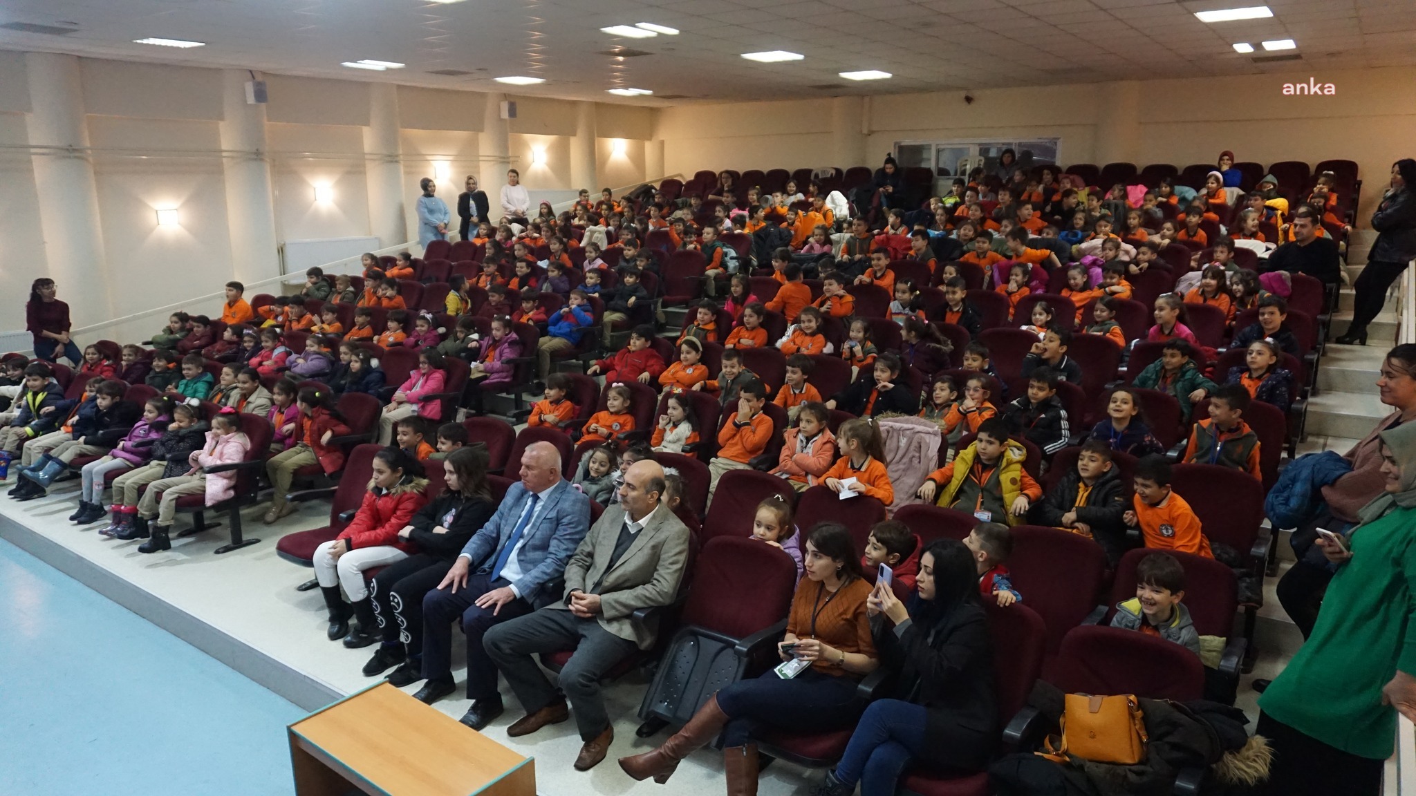 KEMALPAŞALI ÇOCUKLAR İÇİN TİYATRO ETKİNLİĞİ DÜZENLENDİ