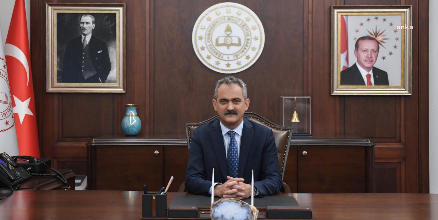 BAKAN ÖZER: YIL SONUNA KADAR DERSLİKLERİN YÜZDE 90’I ETKİLEŞİMLİ TAHTAYLA BULUŞACAK