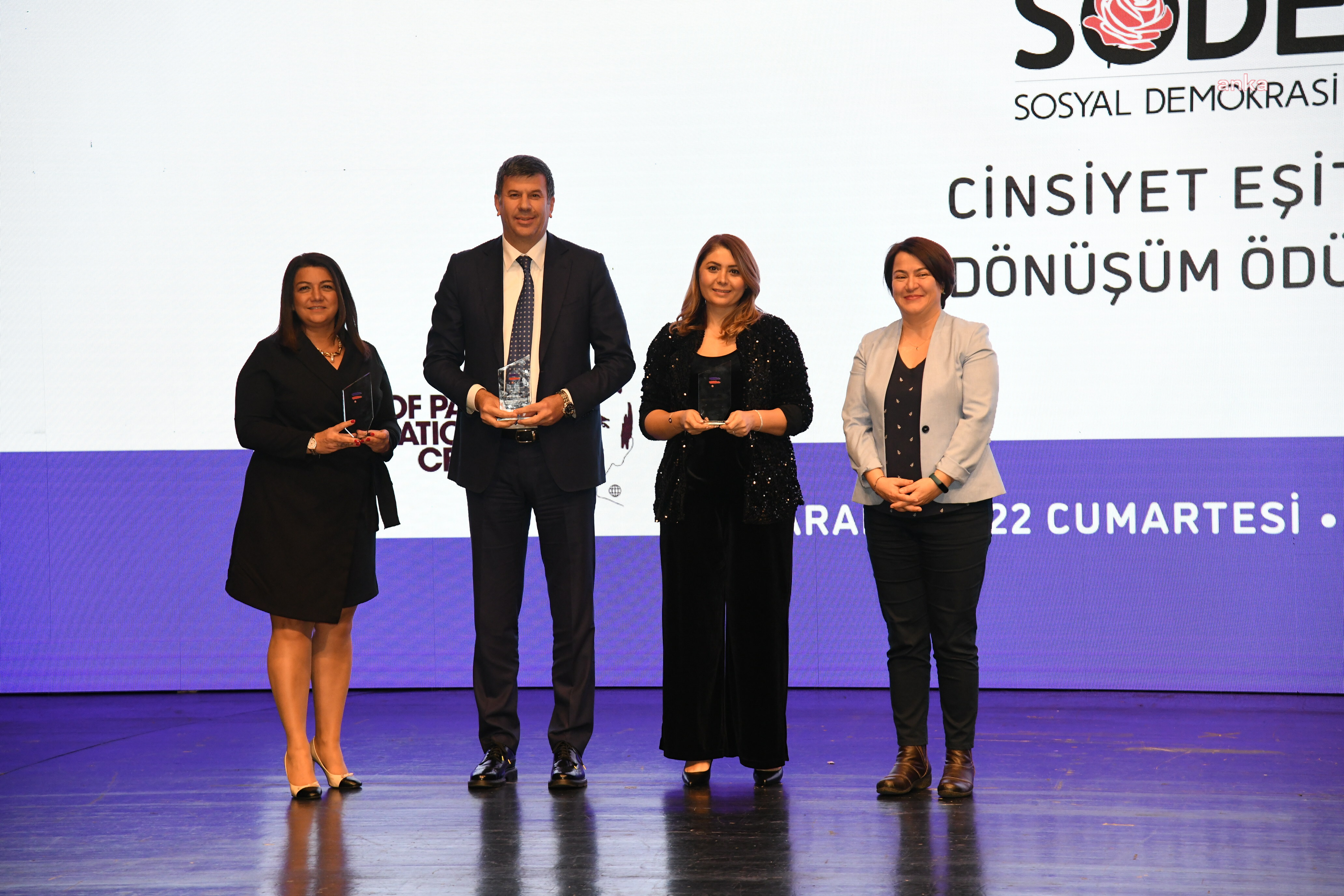 CİNSİYET EŞİTLİKÇİ DÖNÜŞÜM ÖDÜLLERİNDE KADIKÖY BELEDİYESİ 3 ÖDÜLÜN SAHİBİ OLDU