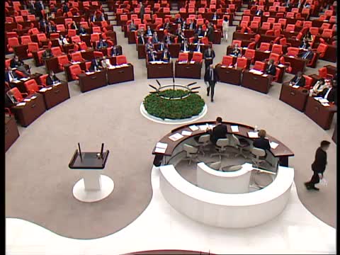 CHP’Lİ ÇAKIRÖZER: KOLTUK YARATMAK İÇİN KÖKLÜ SANAYİ KURULUŞLARINA KIYDINIZ