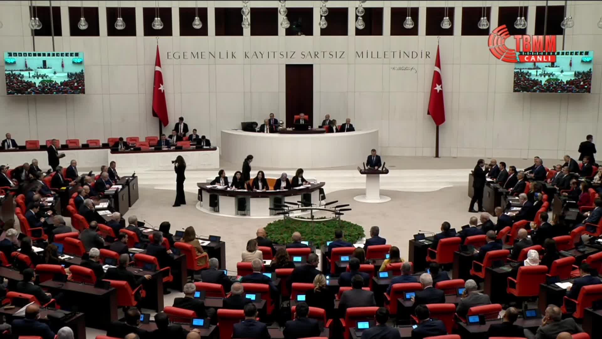 CUMHURBAŞKANI YARDIMCISI OKTAY, ASGARİ ÜCRET ARTIŞINI ETKİLEYECEK ENFLASYON TAHMİNİNİ AÇIKLADI: “TÜFE YILLIK ARTIŞ ORANININ YIL SONUNDA OVP HEDEFLERİMİZLE UYUMLU OLARAK YÜZDE 65 CİVARINDA GERÇEKLEŞECEĞİ ÖNGÖRÜLMEKTEDİR”
