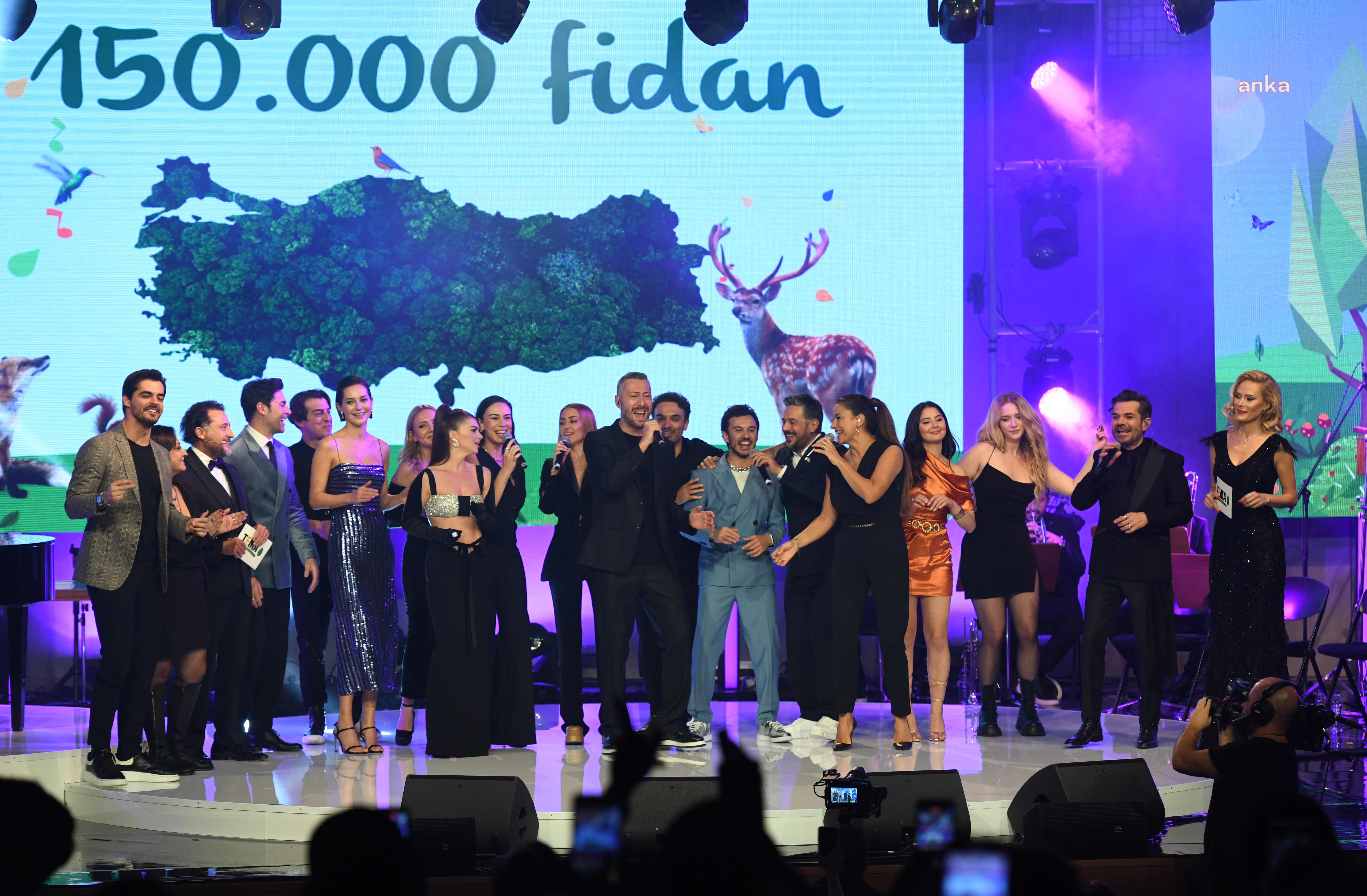 TEMA VAKFI’NIN 30’UNCU YILINDA SANATÇILAR ORMANLAR İÇIN SAHNEDEYDİ: 150 BİN FİDAN BAĞIŞINA ULAŞILDI