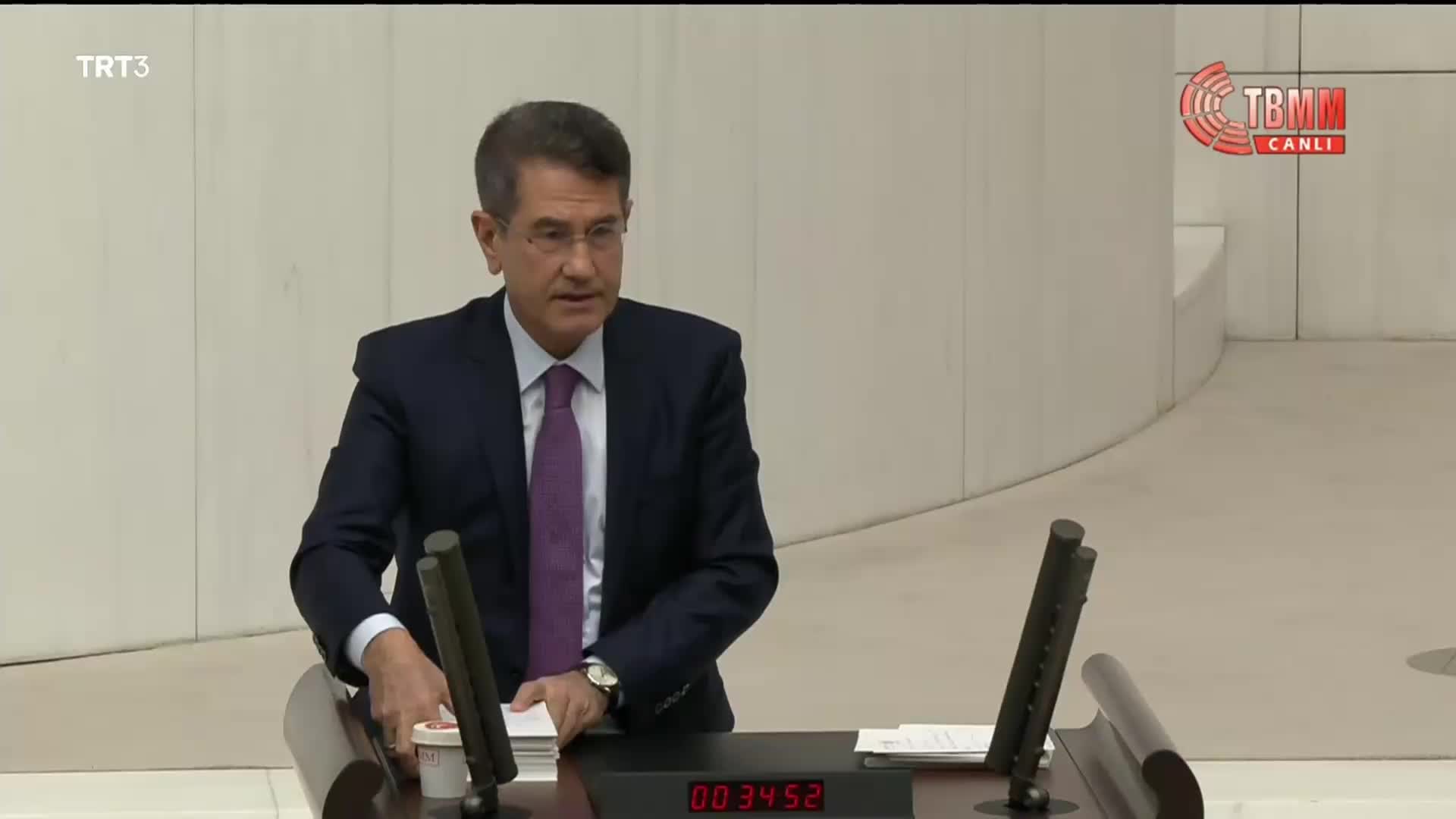 ENGİN ALTAY’DAN NURETTİN CANİKLİ’YE: “HANGİ KASAPTAN ET ALIYORSA O KASABIN ADRESİNİ HEPİMİZ MERAK EDİYORUZ”