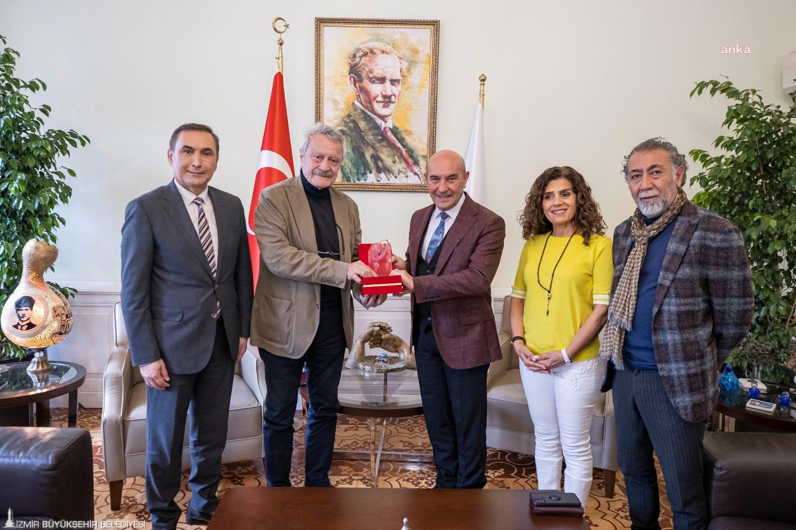 TUNÇ SOYER'E 'BARIŞA ÖMÜR BOYU EMEK ÖDÜLÜ'