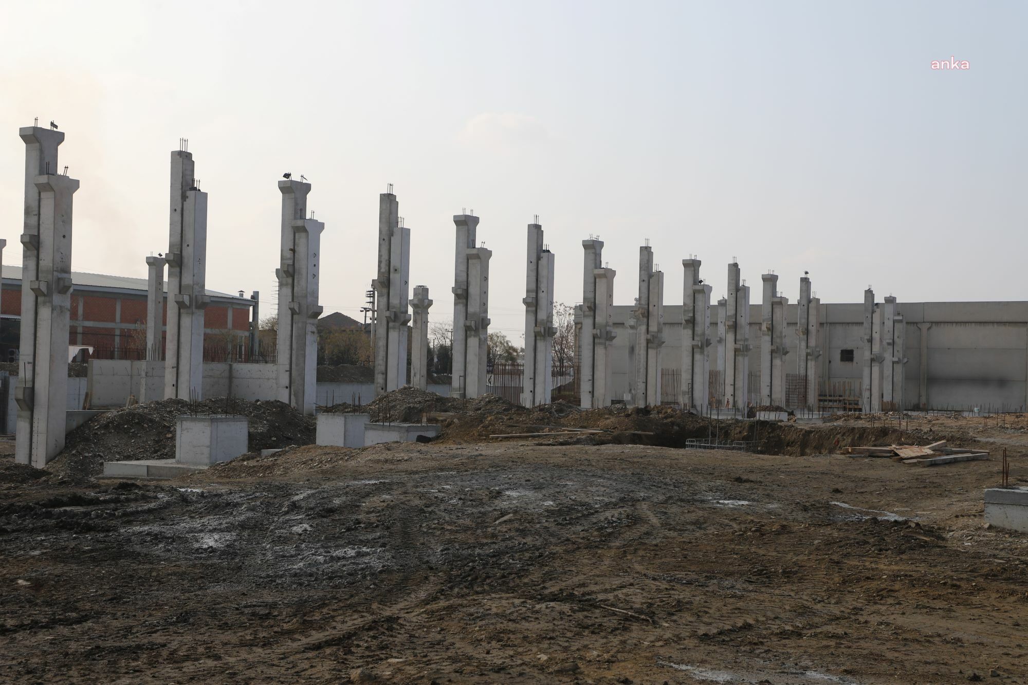 TURGUTLU BELEDİYESİ'NİN ‘SANAYİ ÇARŞISI’ PROJESİNDE İNŞAAT SÜRÜYOR