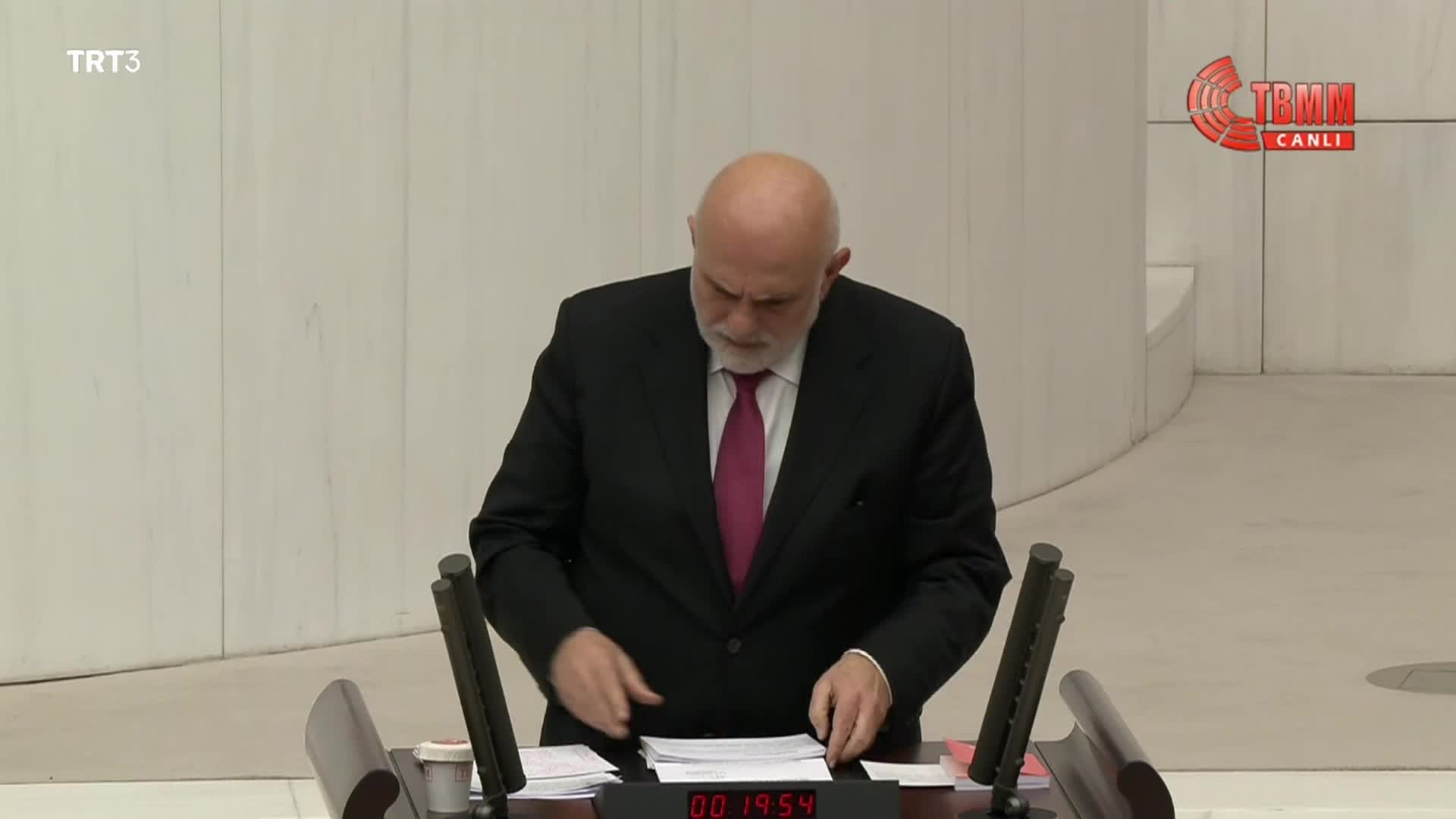 TBMM BAŞKANVEKİLİ BİLGİÇ’TEN, “TBMM’NİN YASAMA YETKİSİ ELİNDEN ALINDI” ELEŞTİRİSİNE YANIT: “TEKLİF DESTEK BÜROSU OLUŞTURULMUŞTUR”