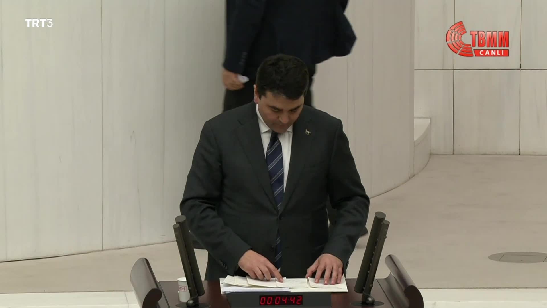 GÜLTEKİN UYSAL: “KAYITSIZ ŞARTSIZ MİLLETE AİT OLAN EGEMENLİĞİN ÜZERİNDE, KAYIT DA VARDIR, ŞART DA VARDIR”
