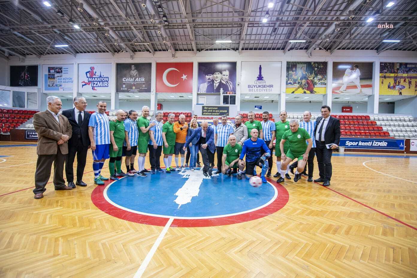 BASIN LİGİ'NİN DOSTLUK MAÇINDA BAŞLAMA VURUŞUNU TUNÇ SOYER YAPTI