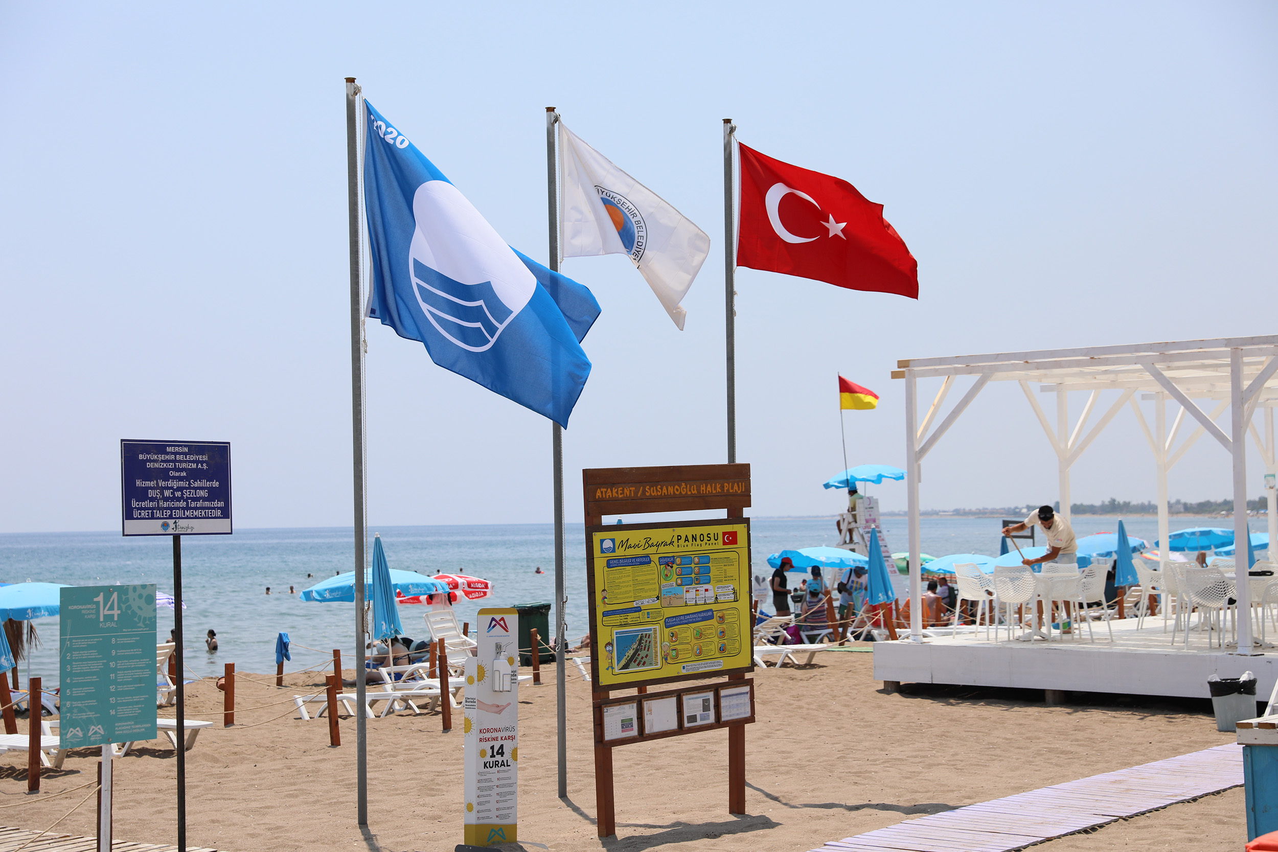 MERSİN BÜYÜKŞEHİR’İN PLAJLARINDA MAVİ BAYRAK DALGALANIYOR