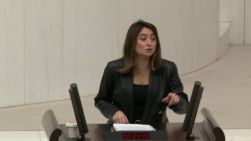 AYSU BANKOĞLU’NDAN BAKAN KASAPOĞLU’NA: "BİR KUŞAK SİZİNLE ÇOCUKLUĞUNU, GENÇLİĞİNİ KAYBETTİ"