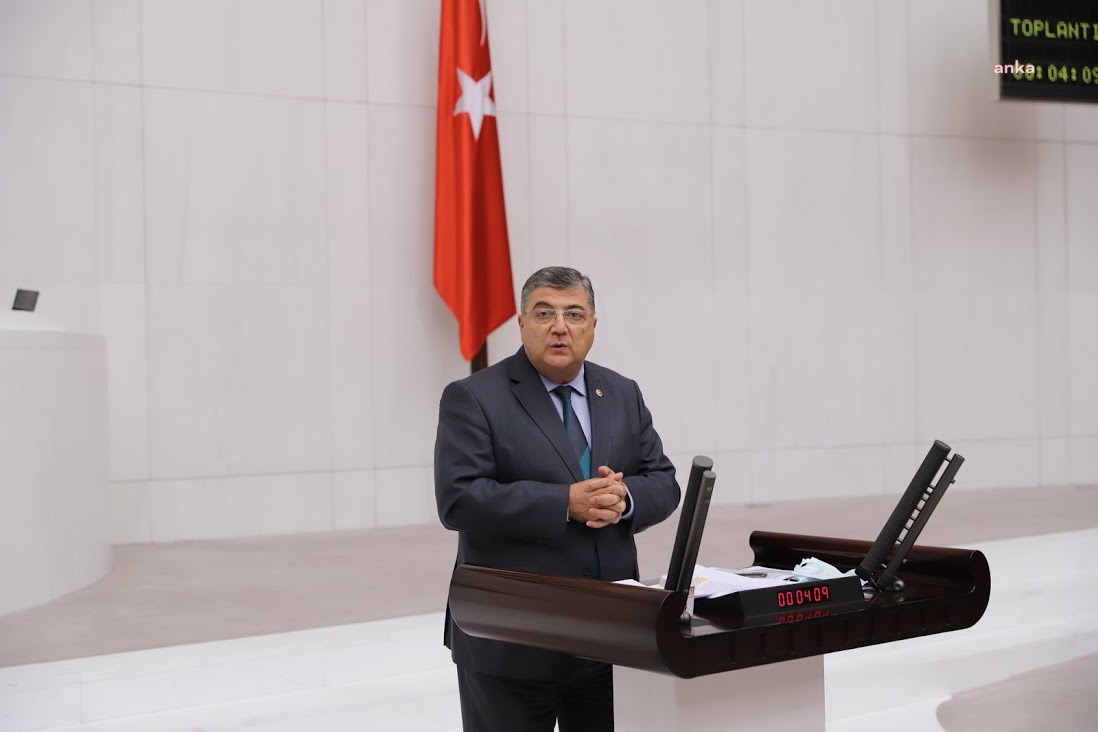 KAMİL OKYAY SINDIR, BAKAN KURUM'A İZMİR VALİLİĞİ'NİN "ÇED GEREKLİ DEĞİLDİR" KARARI VERDİĞİ TEHLİKELİ ATIK TESİSİNİ SORDU: "SANAYİ VE TARIM ALANINDA BU TESİSİN KURULMASININ GEREKÇESİ NEDİR?"