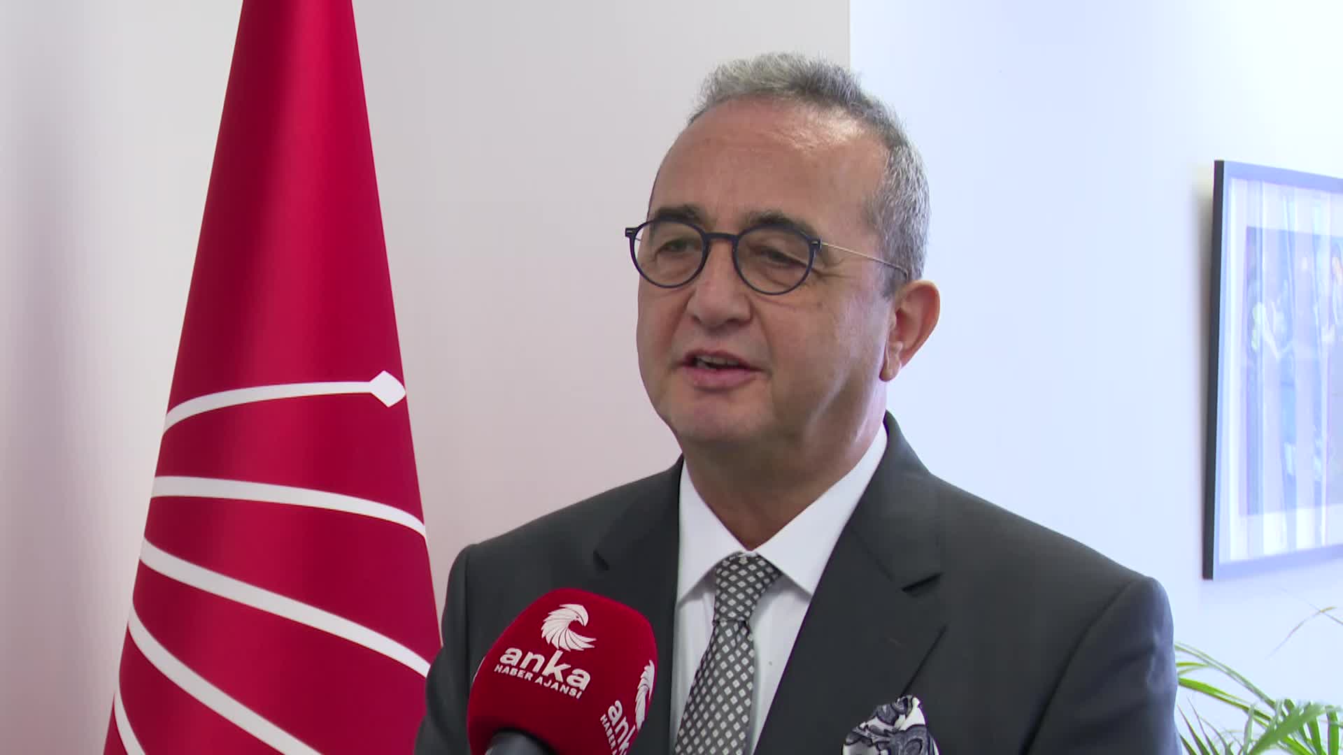BÜLENT TEZCAN’DAN "ALMANYA PARLAMENTOSU'NDA İNSANLAR DONUYOR" DİYEN NURETTİN CANİKLİ’YE: “BU KADAR YALANI BİR ARAYA GETİREBİLME YETENEĞİ HERHALDE YETENEK YARIŞMASI OLSA BUNLARI BİRİNCİ YAPAR”
