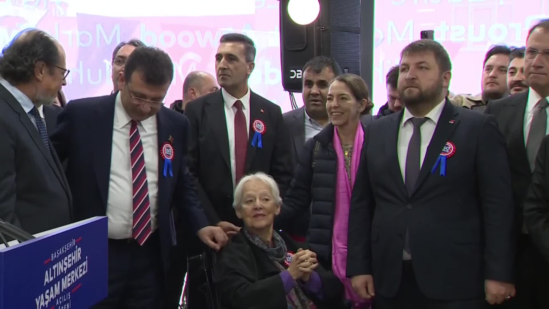 İMAMOĞLU, ALTINŞEHİR YAŞAM MERKEZİ'Nİ HİZMETE AÇTI: "İNSANLARA FAYDALI İŞLER YAPTIĞINIZDA BÜTÇENİZE BEREKET GELİR"