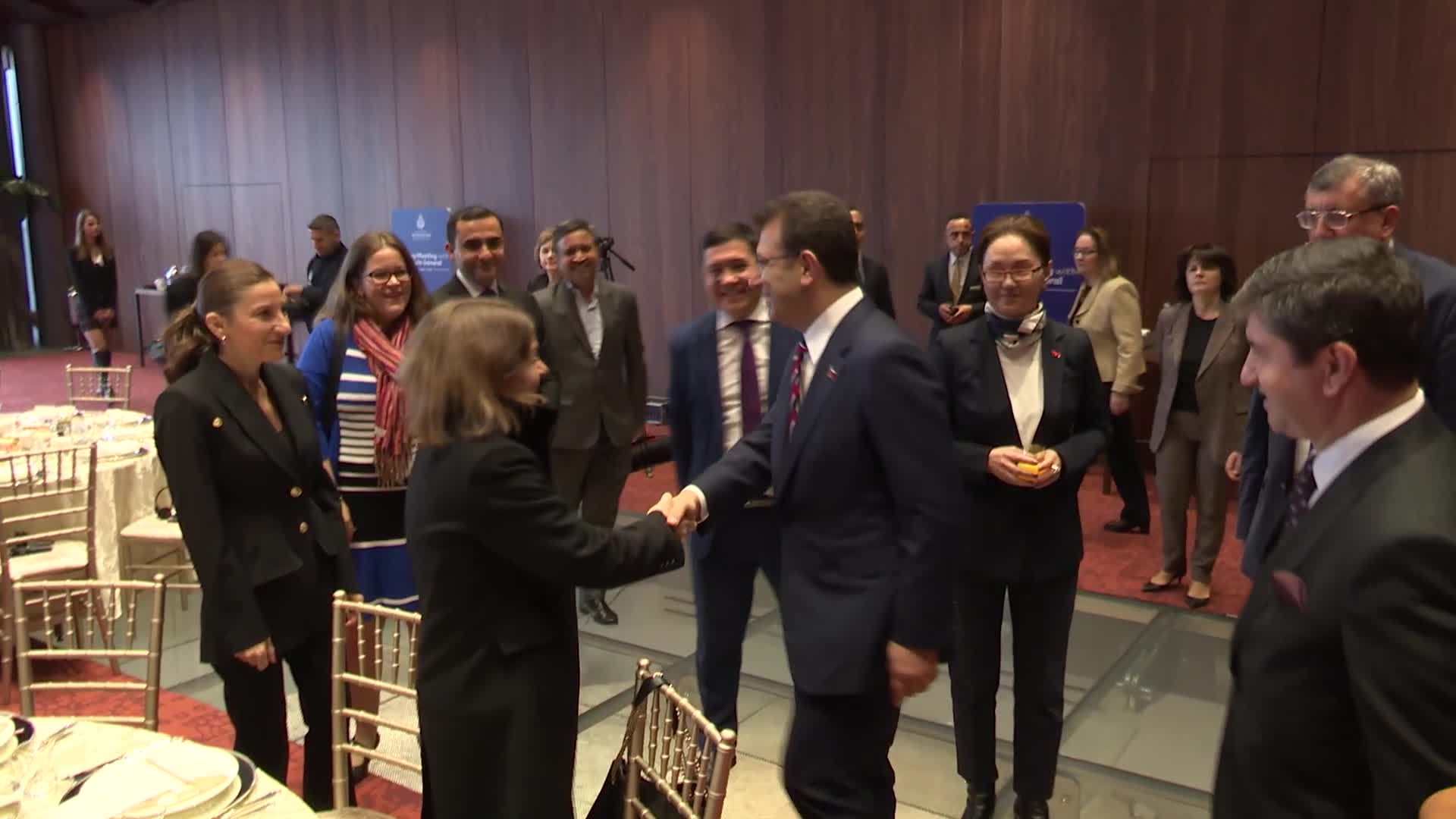 EKREM İMAMOĞLU, İSTANBUL'DAKİ BAŞKONSOLOSLARLA KAHVALTIDA BULUŞTU: "2023 SEÇİMLERİ TÜRKİYE İÇİN BİR DÖNÜM NOKTASI OLACAK"