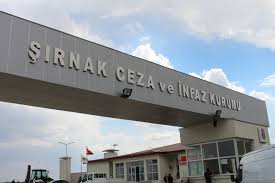 AYM: MAHPUSUN İTİRAZINI REDDEDEN HAKİMİN, AYNI HEYETTE YER ALMASI HAK İHLALİ