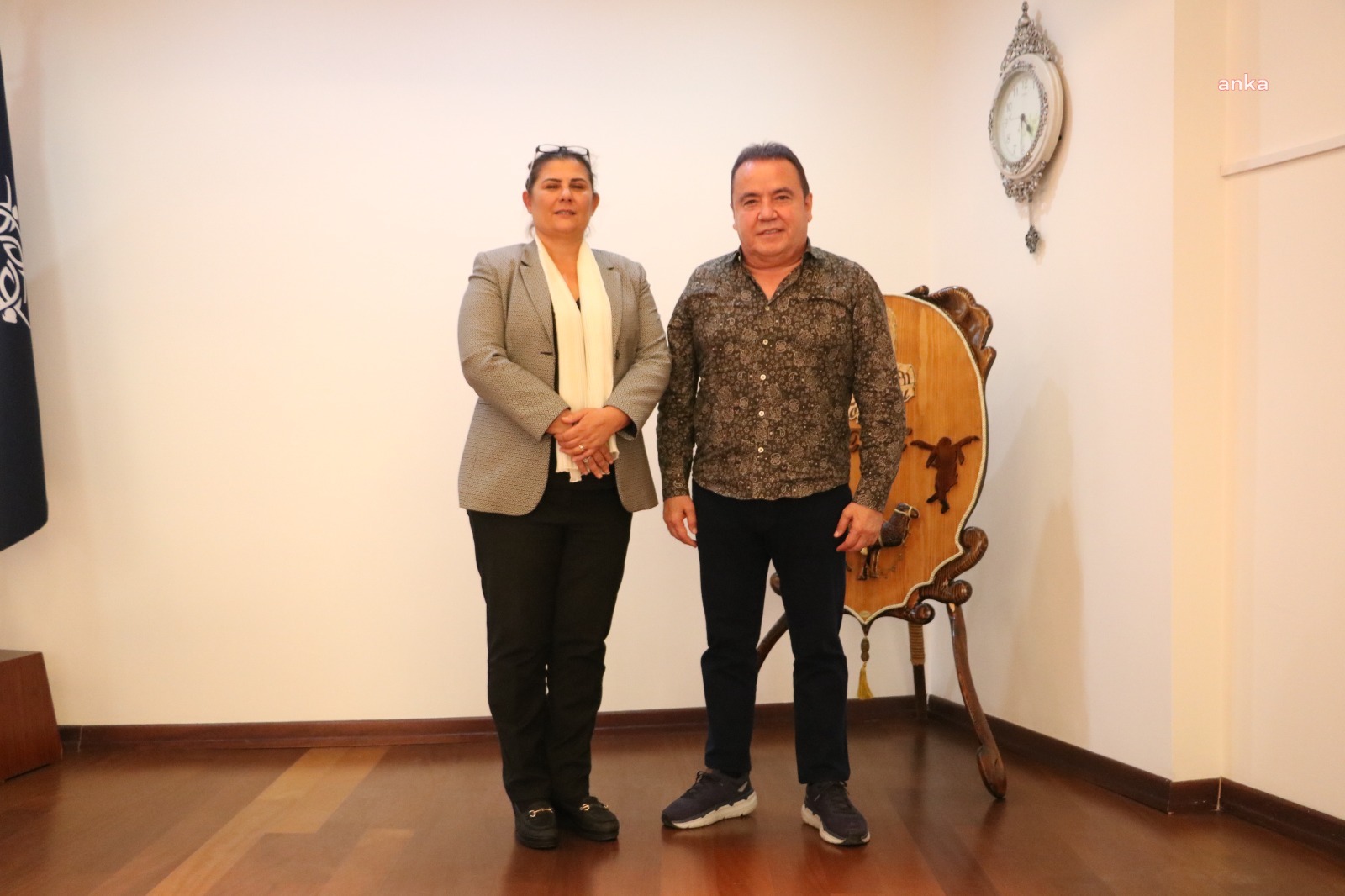 MUHİTTİN BÖCEK'TEN ÖZLEM ÇERÇİOĞLU'NA ZİYARET