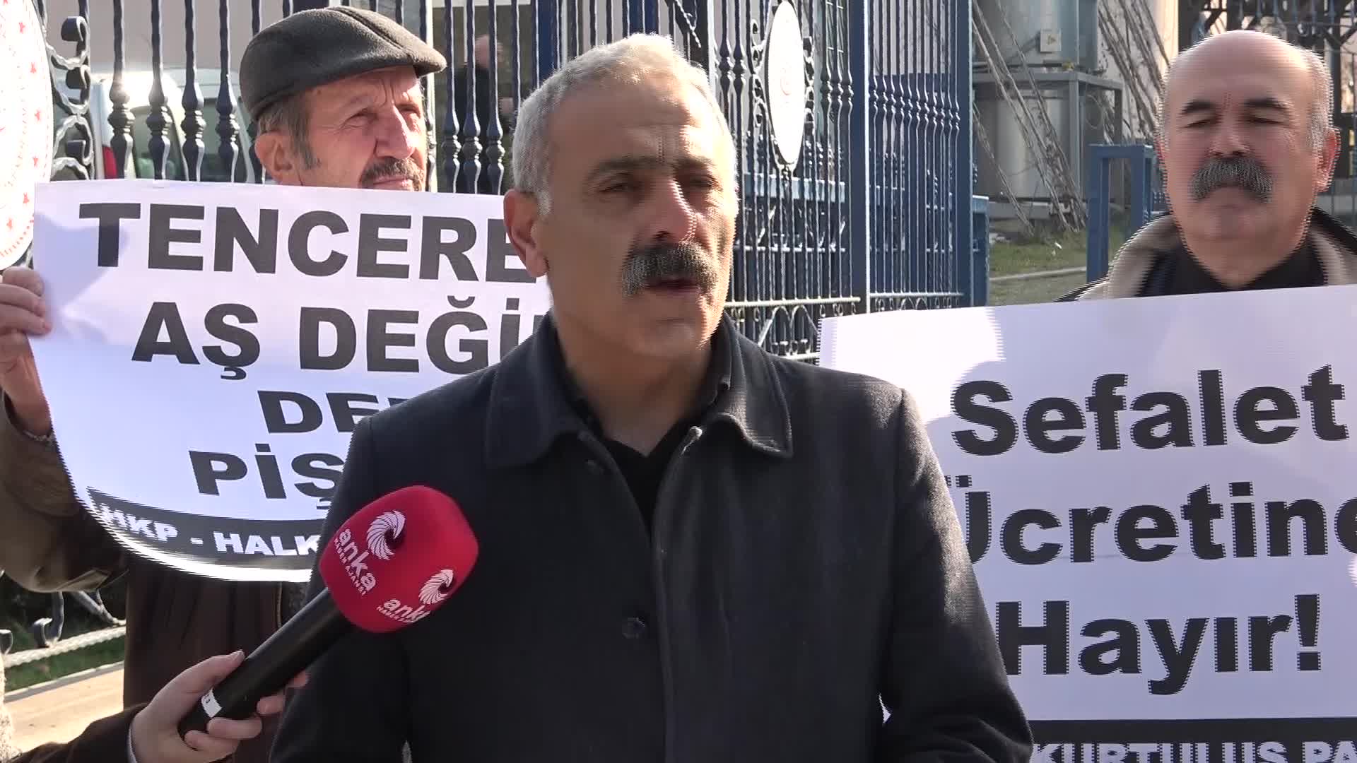 HKP’DEN BAKANLIK ÖNÜNDE ASGARİ ÜCRET PROTESTOSU: “ASGARİ ÜCRET YOKSULLUK SINIRI OLAN 25 BİN 400 LİRANIN ALTINA DÜŞMEMELİDİR”