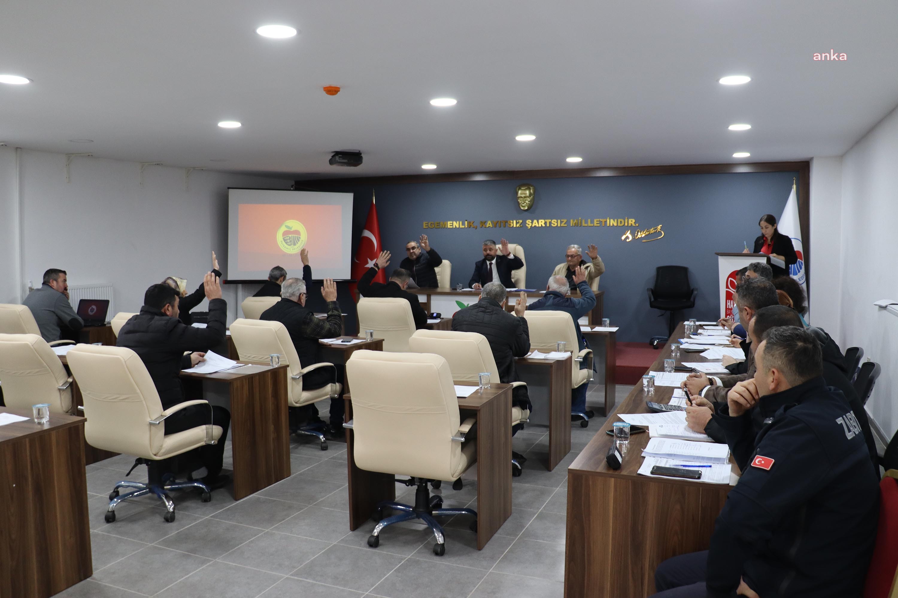 BAYRAMİÇ BELEDİYE BAŞKANI MERT UYGUN, AKP’Lİ MECLİS ÜYELERİNE SESLENDİ: “7 AY SONRA HEPSİNİ YAPACAĞIM”