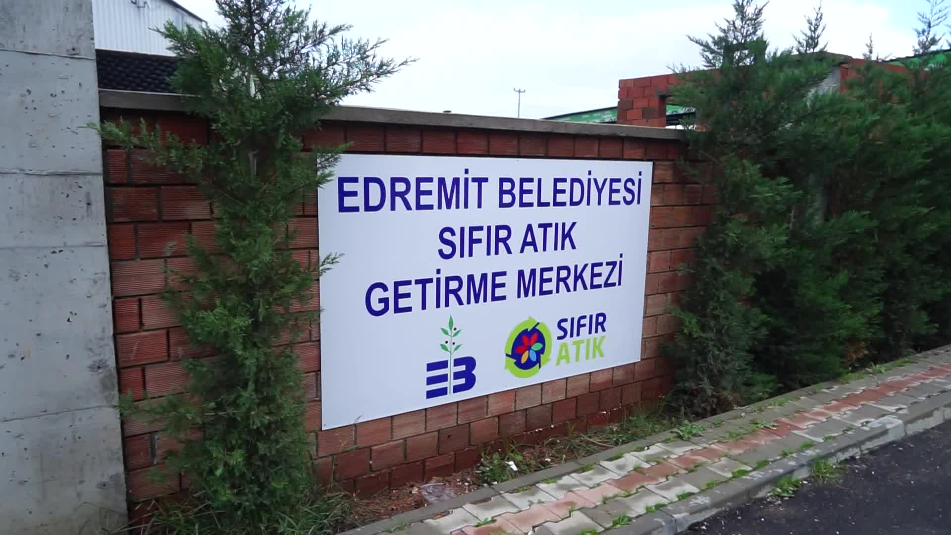 EDREMİT'TE SIFIR ATIK GERİ GETİRME MERKEZİ HAYATA GEÇİYOR