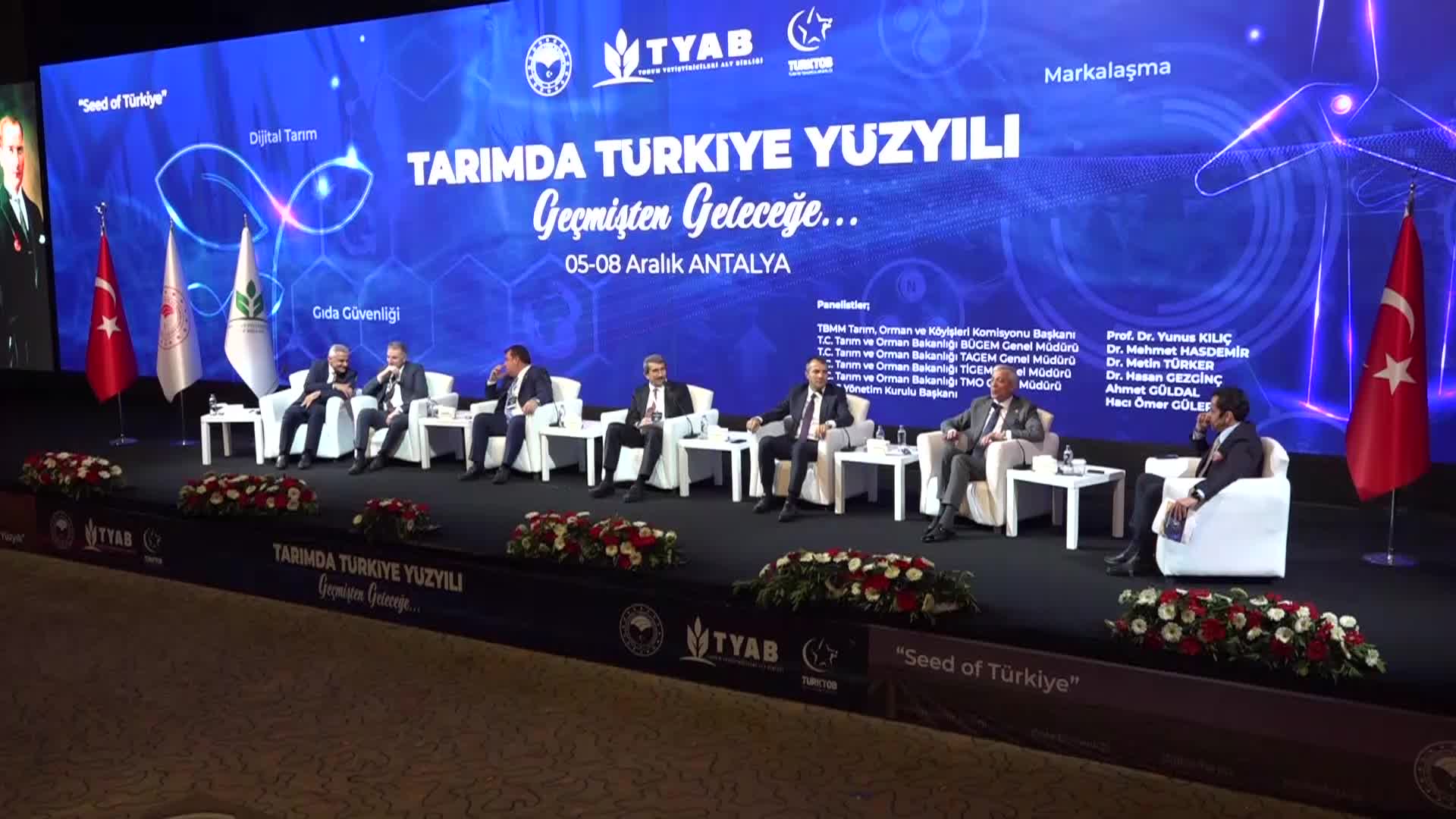 TARIM ÇALIŞTAYI'NDA ÇİFTÇİLER, İKTİDARIN TARIM POLİTİKALARINI ELEŞTİRDİ, TARIM BAKANLIĞI BÜROKRATLARINDAN "BU SÜREÇTE BİRAZ SABREDİN" CEVABI GELDİ