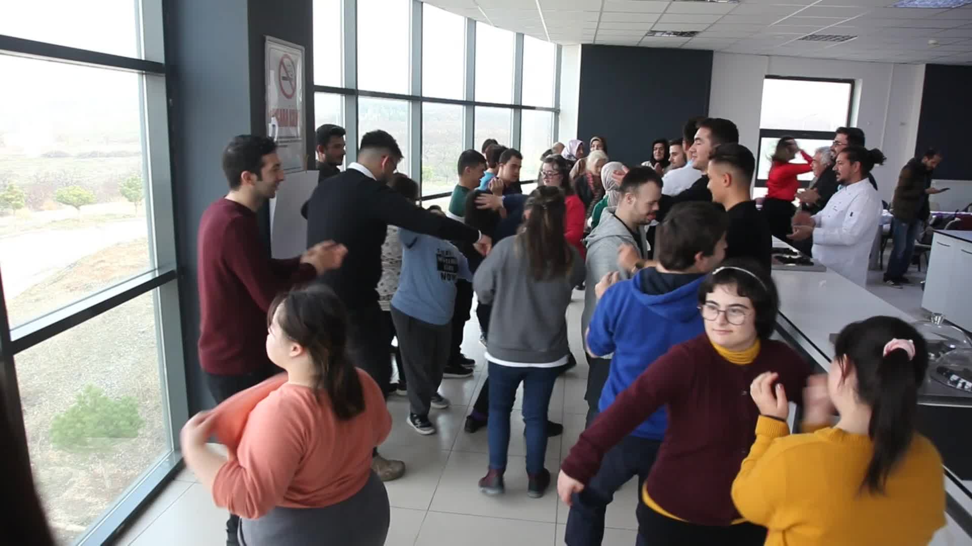 MALATYA'DA DOWN SENDROMLU ÇOCUKLAR İÇİN PASTACILIK ATÖLYESİ DÜZENLENDİ