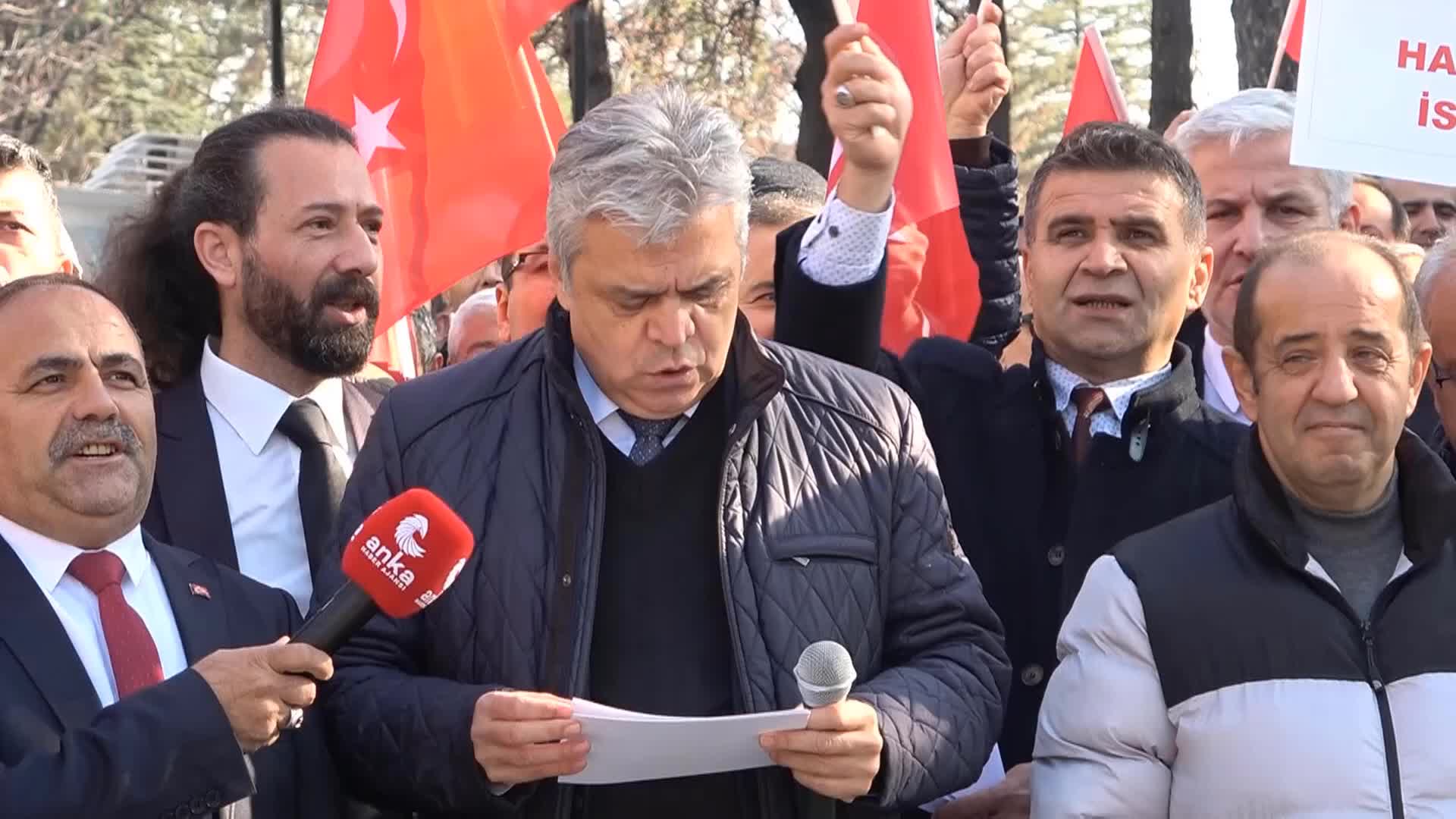 METEOROLOJİ ÇALIŞANLARI BEŞ AYDIR ‘HAVACILIK PARASI’ ÖDENMEMESİNİ PROTESTO ETTİ: “İŞ HAK ALMAYA GELDİĞİ ZAMAN DEVLET HAVA MEYDANLARI İŞLETMELERİ BİZE GEREKEN KARŞILIĞI VERMİYOR”