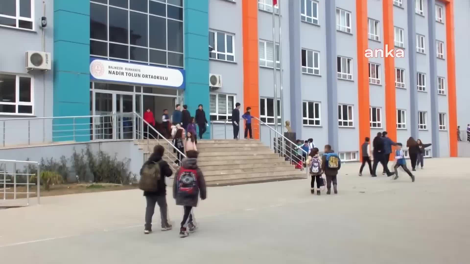 BURHANİYE'DE ÇOCUKLAR "GEZEN SİNEMA" İLE BULUŞTU