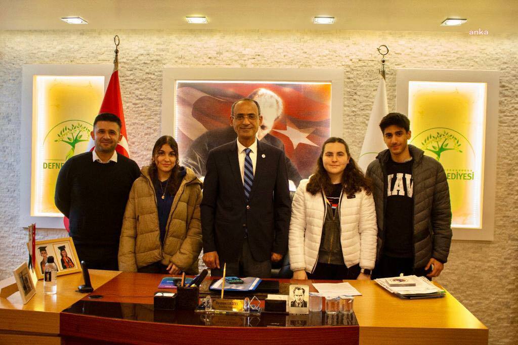 DEFNE BELEDİYE BAŞKANI GÜZEL, BAHÇEŞEHİR KOLEJİ ÖĞRETMEN VE ÖĞRENCİLERİYLE BULUŞTU