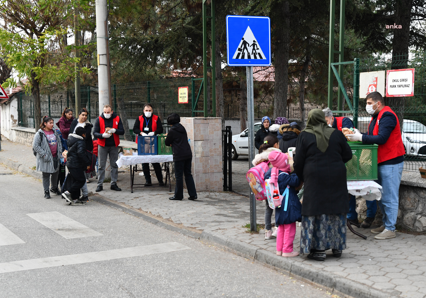 TEPEBAŞI BELEDİYESİ’NDEN ÇOCUKLARA BESLENME DESTEĞİ