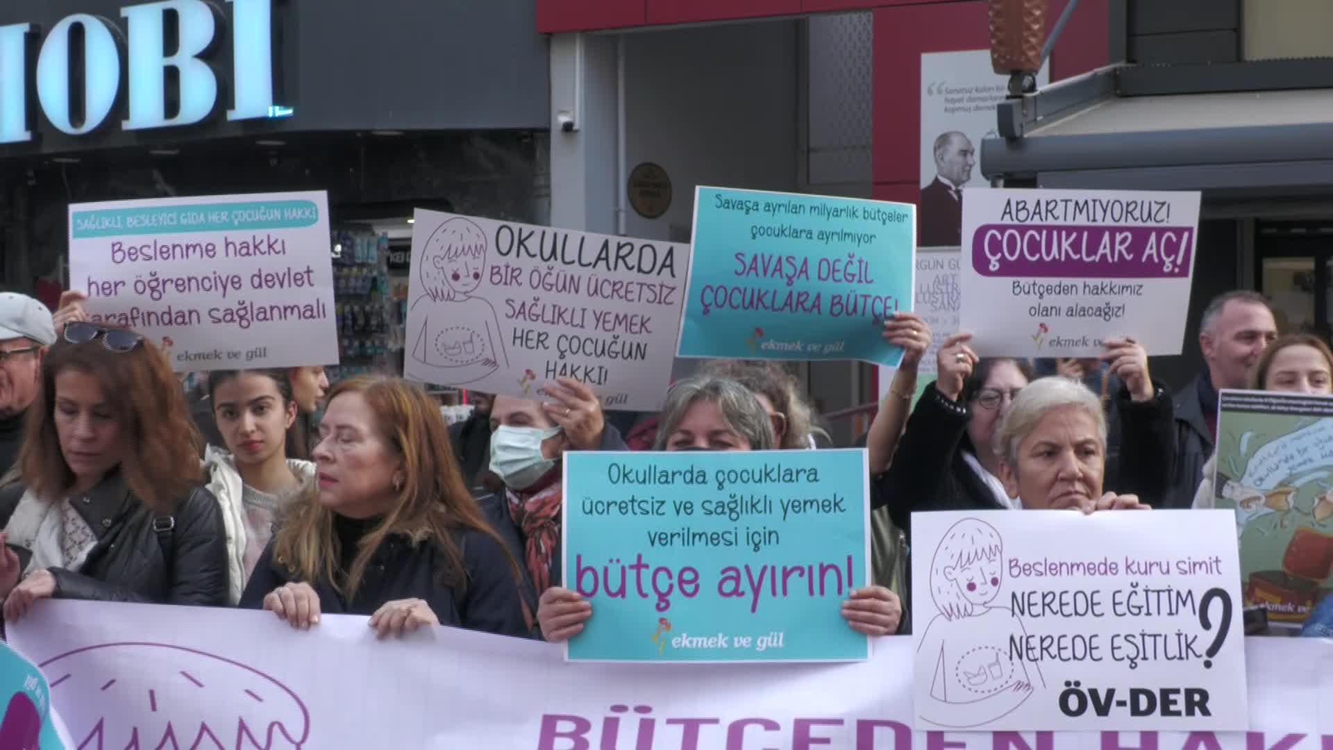 İZMİR'DEN HÜKÜMETE "OKULLARDA ÖĞRENCİLERE BİR ÖĞÜN ÜCRETSİZ YEMEK VERİLSİN" ÇAĞRISI