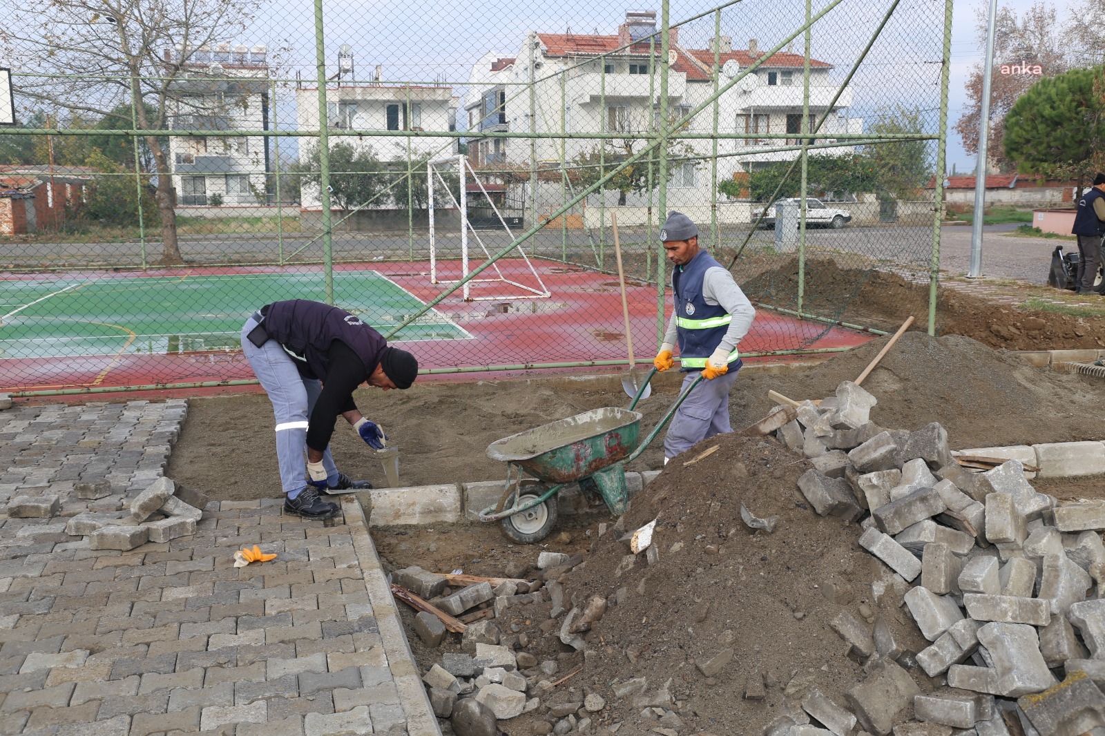 BURHANİYE’DE TULUMBACILAR PARKI YENİLENİYOR