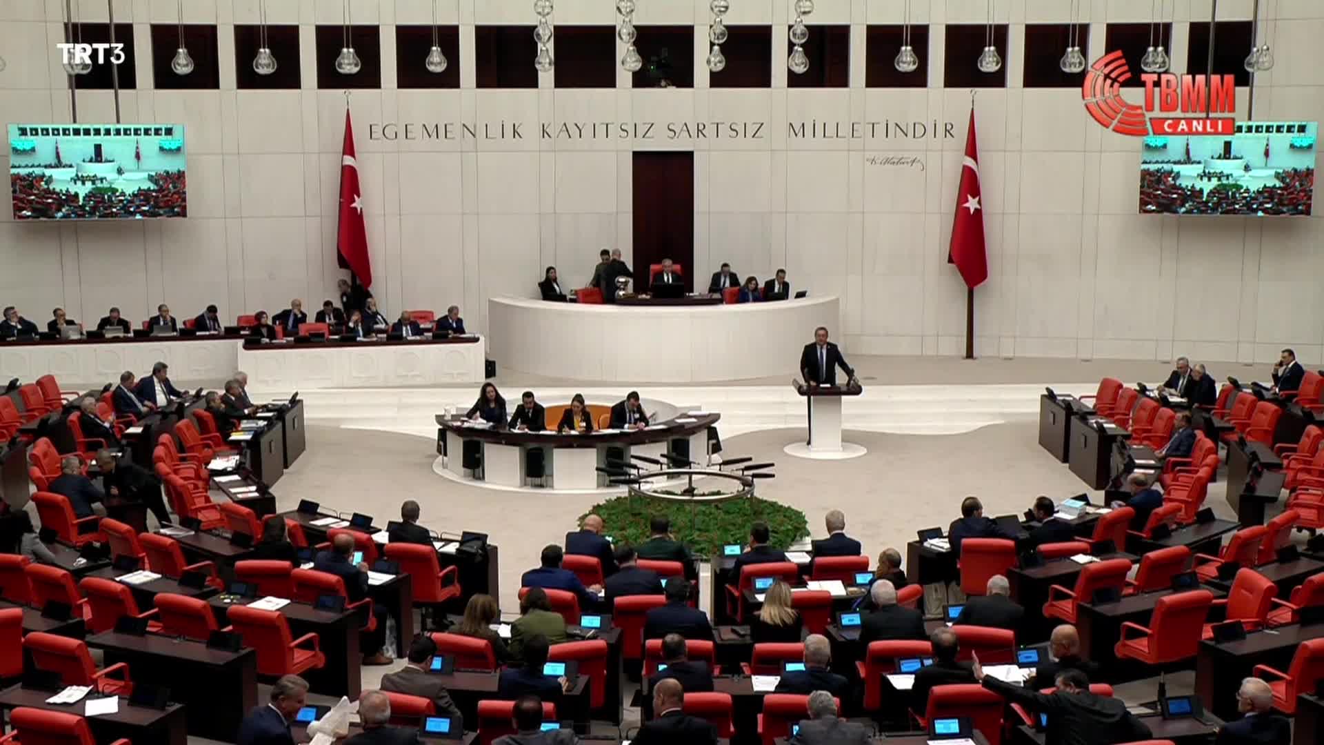 AYDIN ÖZER, YERLİ MALI HAFTASI ÖRNEĞİYLE BÜTÇEYİ ELEŞTİRDİ: "'YERLİ MALI YURDUN MALI HERKES ONU KULLANMALI' DESENİZ ÇOCUKLAR GARİP GARİP SİZE BAKAR”