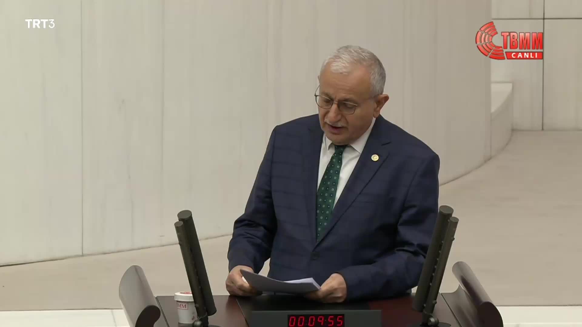 FAHRETTİN YOKUŞ: “BURASI TARIM ÜLKESİ AMA SİZ TARIMA ŞAŞI BAKTIĞINIZ İÇİN KİMİNİZ AFRİKA’DA KİMİNİZ AMERİKA’DA YARIN BİRİ GELİRSE ODA HERHALDE BAŞKA BİR DÜNYADA TARIM EKMEK İÇİN YOLA ÇIKAR. VENEZUELA’YA BAKMA KONYA’YA BAK”