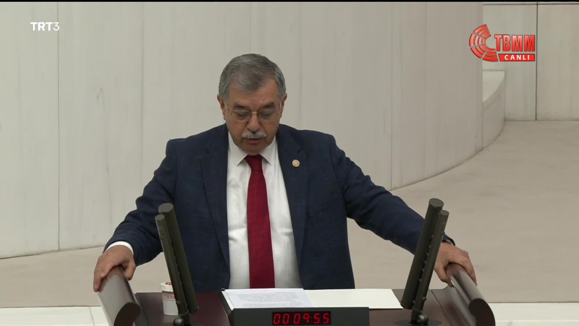 BEHİÇ ÇELİK: “DÖNÜLMEZ AKŞAMIN UFKUNDA ÜLKEMİZ BÜYÜK BİR VEDAYA HAZIRLANIYOR”
