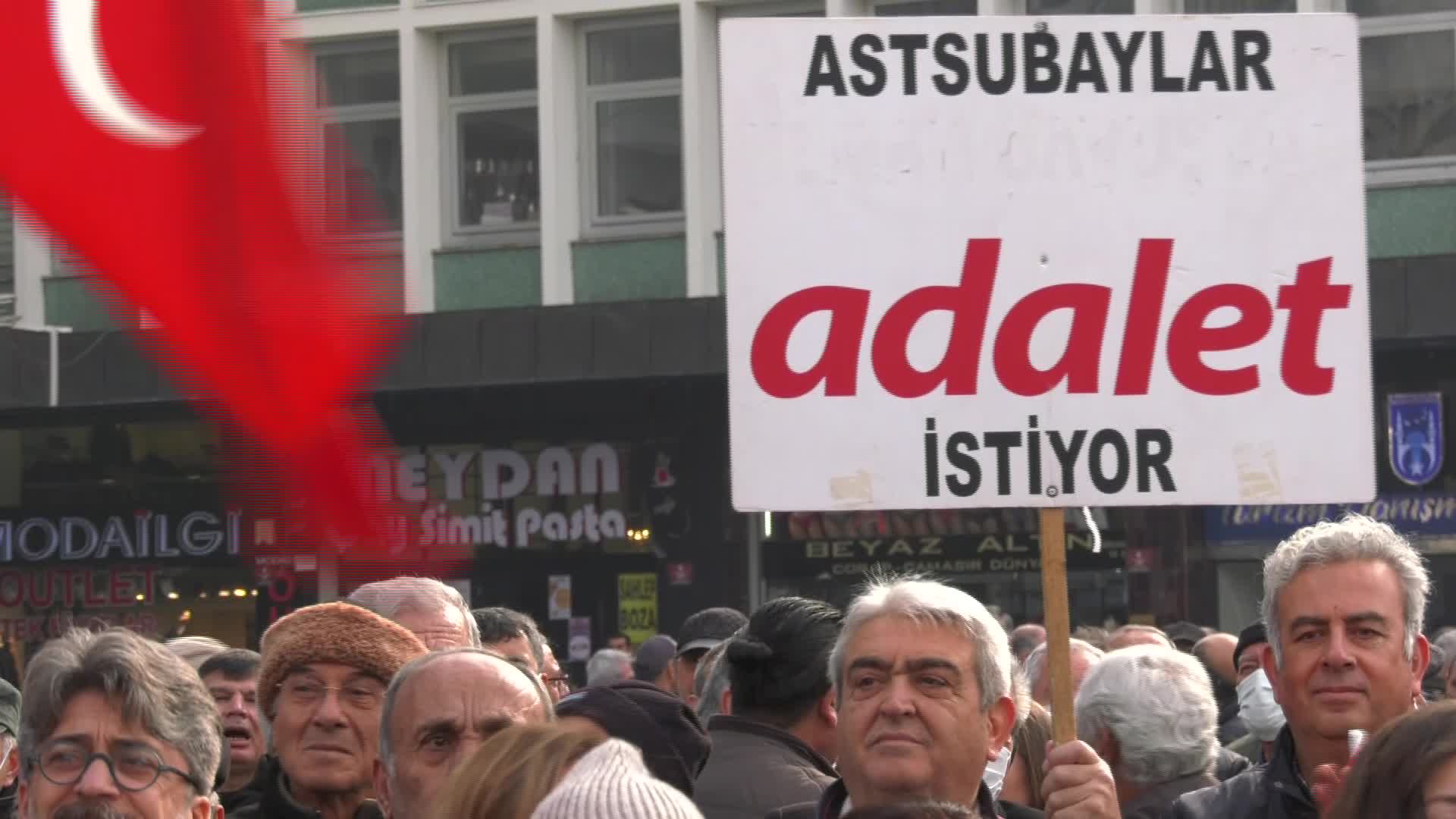 EMEKLİ ASTSUBAYLARDAN ANKARA'DA 'ÖZLÜK HAKLARI' AÇIKLAMASI: “EMİR VEREN 8 TAZMİNAT ALIRKEN BİZZAT İŞİ YAPANA SIFIR TAZMİNAT VERİLMESİNE KARŞIYIZ”