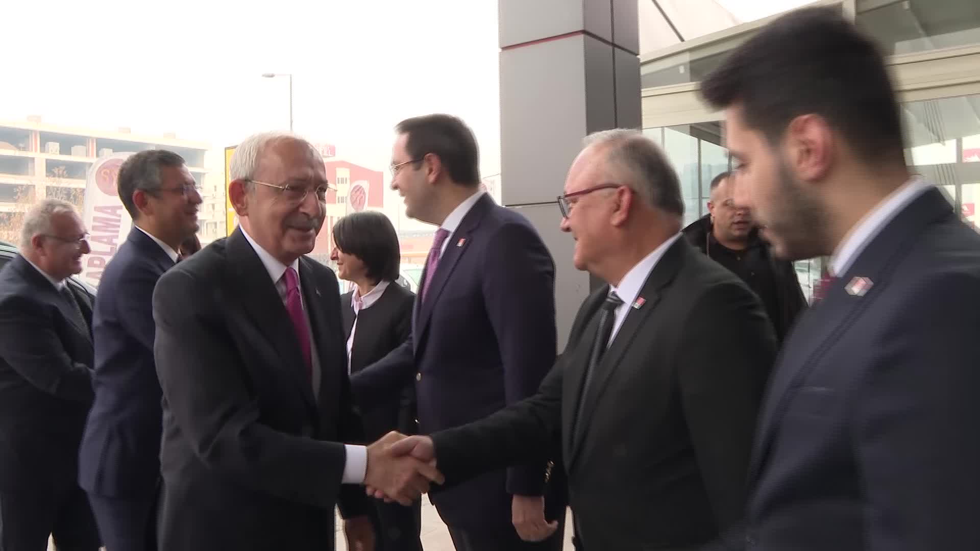 KILIÇDAROĞLU, GENÇ HUKUKÇULARA SESLENDİ: “GENÇLER DEMELİ Kİ; BİZ HUKUK SİSTEMİMİZİ DARBE HUKUKUNDAN ARINDIRMAK İSTİYORUZ”