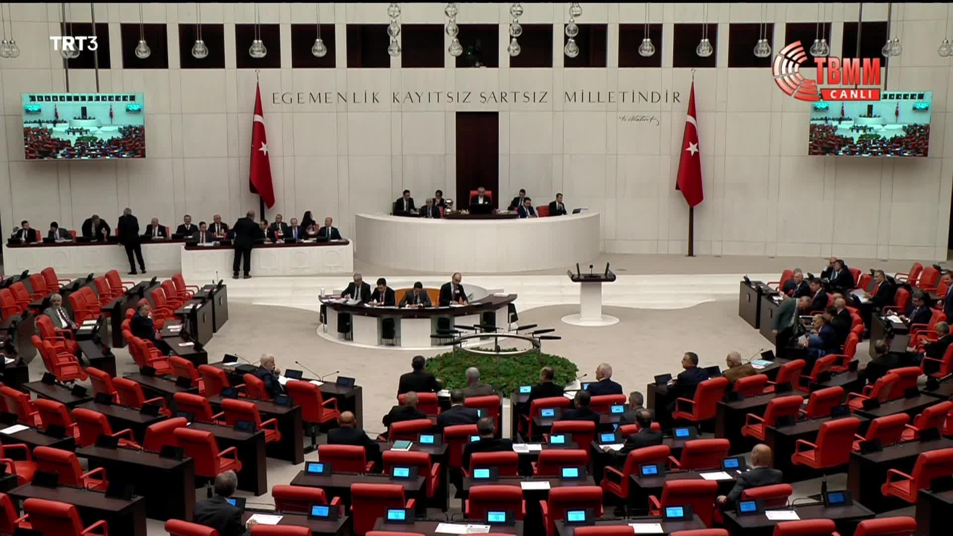 ÖZGÜR ÖZEL’DEN TBMM’YE TOGG İLE GELEN MUSTAFA VARANK’A ÇAĞRI: “MİLLETE VERİLEN YETKİNİN GERİ ALINMAYACAĞI GİBİ HEDİYE DE GERİ ALINMAZ. ONU DA MECLİS’TE BIRAKIN”