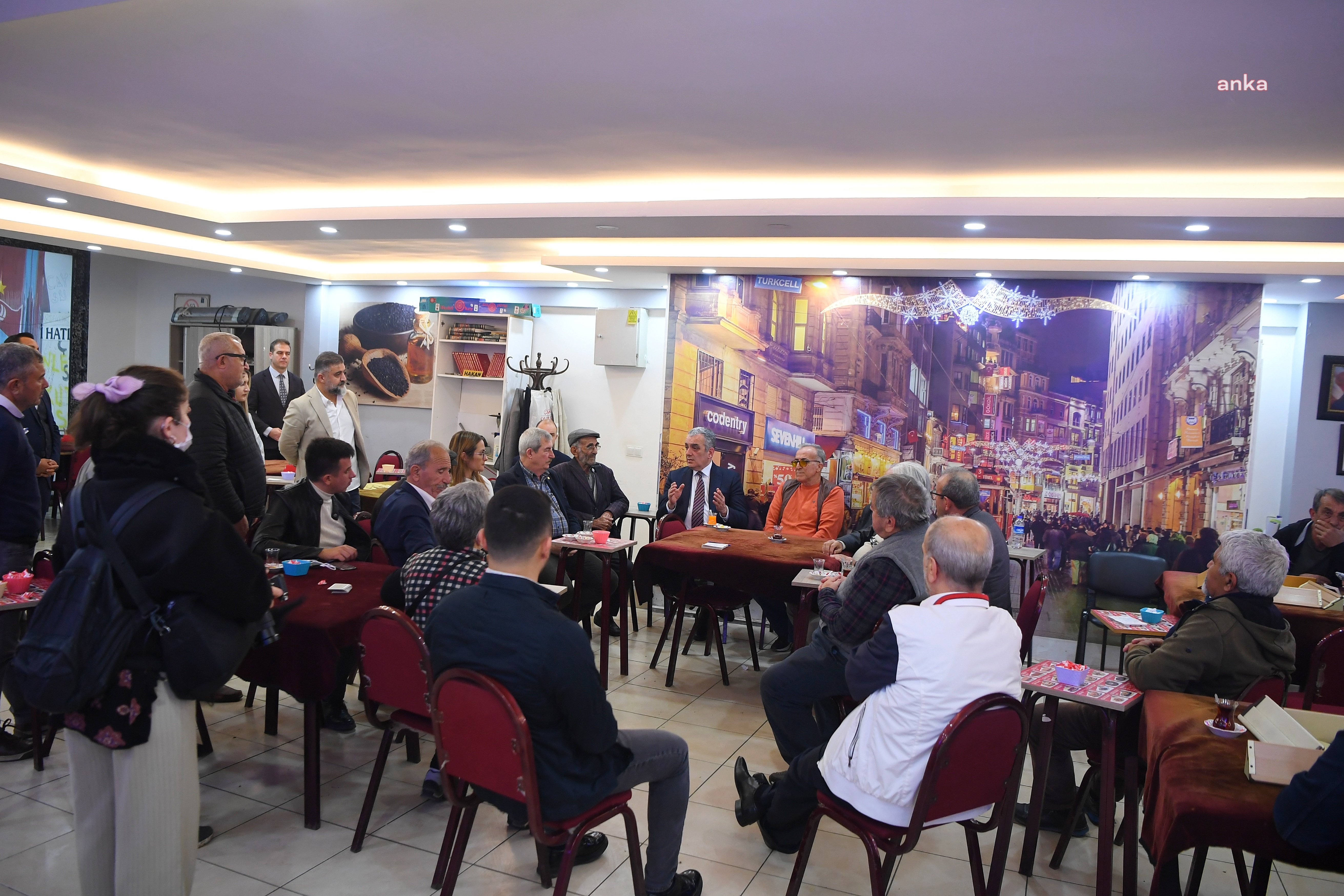 KONYAALTI BELEDİYE BAŞKANI ESEN, AKDEM KIRAATHANESİ'NDE YURTTAŞLA SOHBET ETTİ