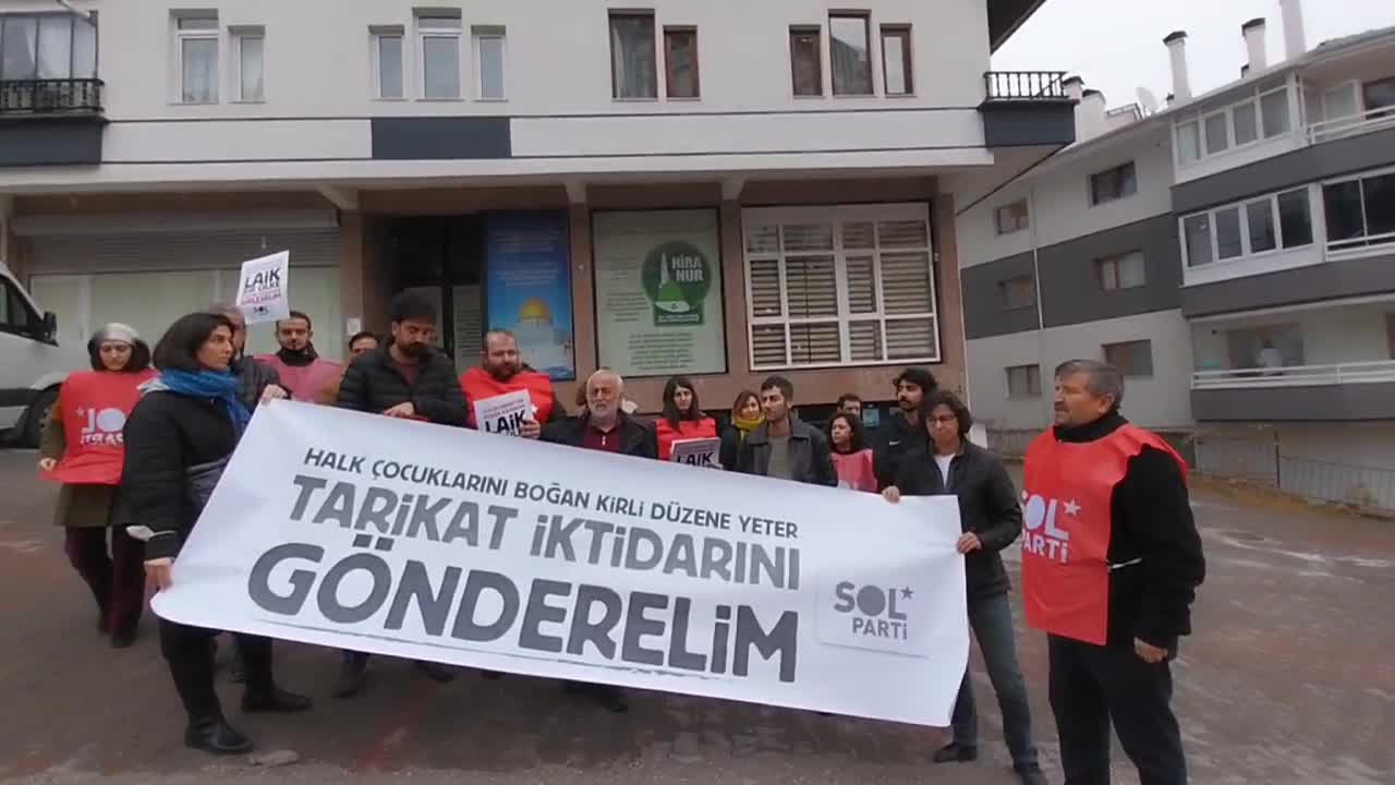 SOL PARTİ’DEN, HİRANUR VAKFI PROTESTOSU: “GELECEĞİMİZE, GENÇLERİMİZE, ÇOCUKLARIMIZA SAHİP ÇIKMAK İÇİN TARİKATLARLA DA CEMAATLERLE DE BU KARANLIK DÜZENİNİZLE DE MÜCADELE ETMEYE DEVAM EDECEĞİZ”