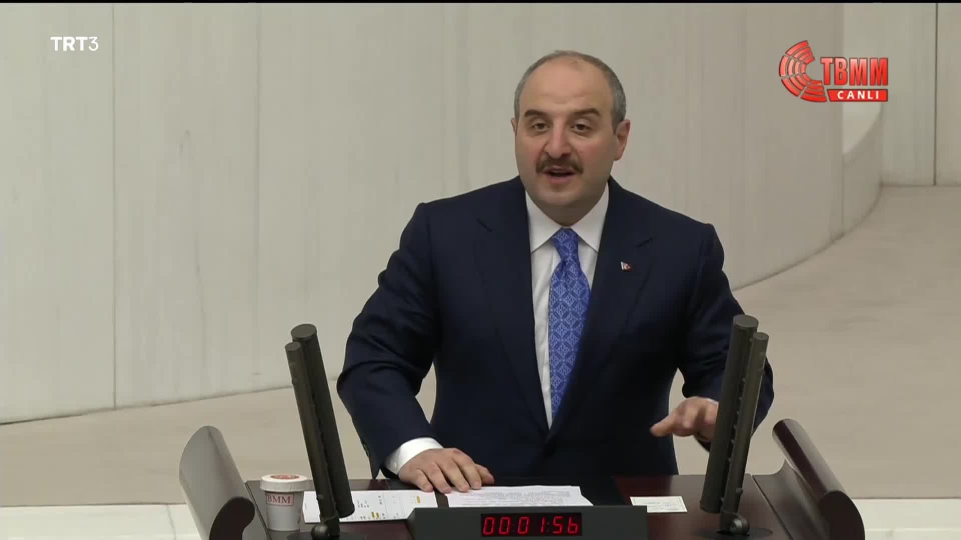 BAKAN VARANK "AKRABALARIM ÜZERİNDEN İFTİRA ATMAYA ÇALIŞIYORLAR" DEDİ. ÖZGÜR ÖZEL "PİŞKİNLİĞE VARDIRIYORSUNUZ İŞİ" DİYE ELEŞTİRDİ